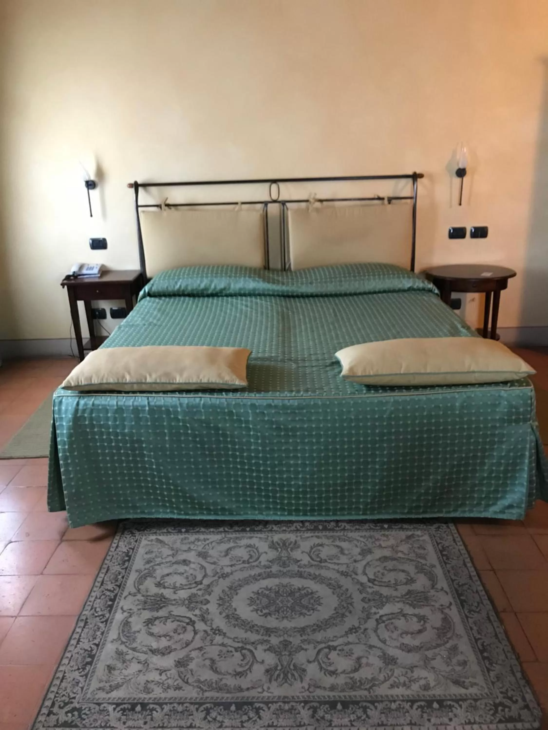 Bed in Hotel La Cantina