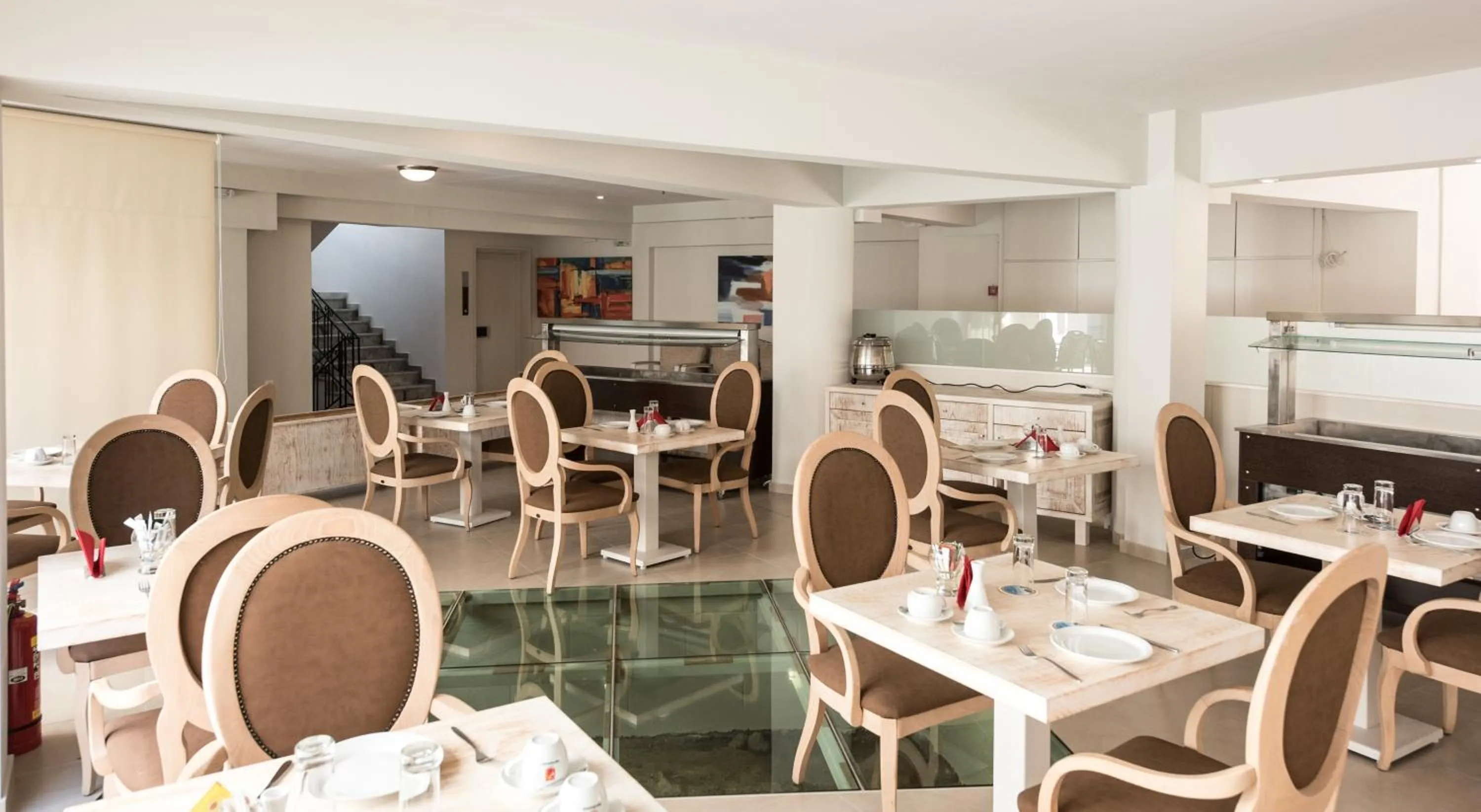 Restaurant/places to eat in Artemis Hotel Apartments
