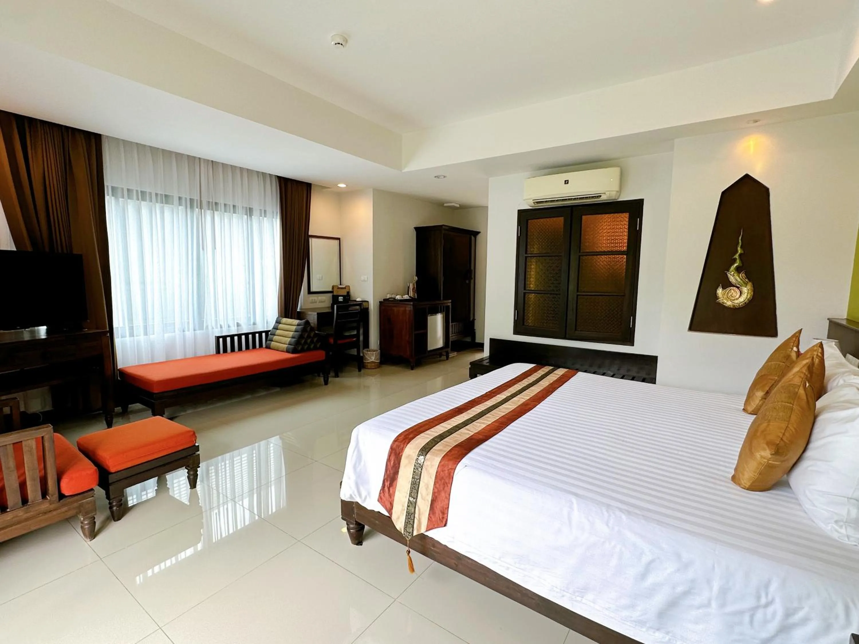 Photo of the whole room, Bed in Navatara Phuket Resort