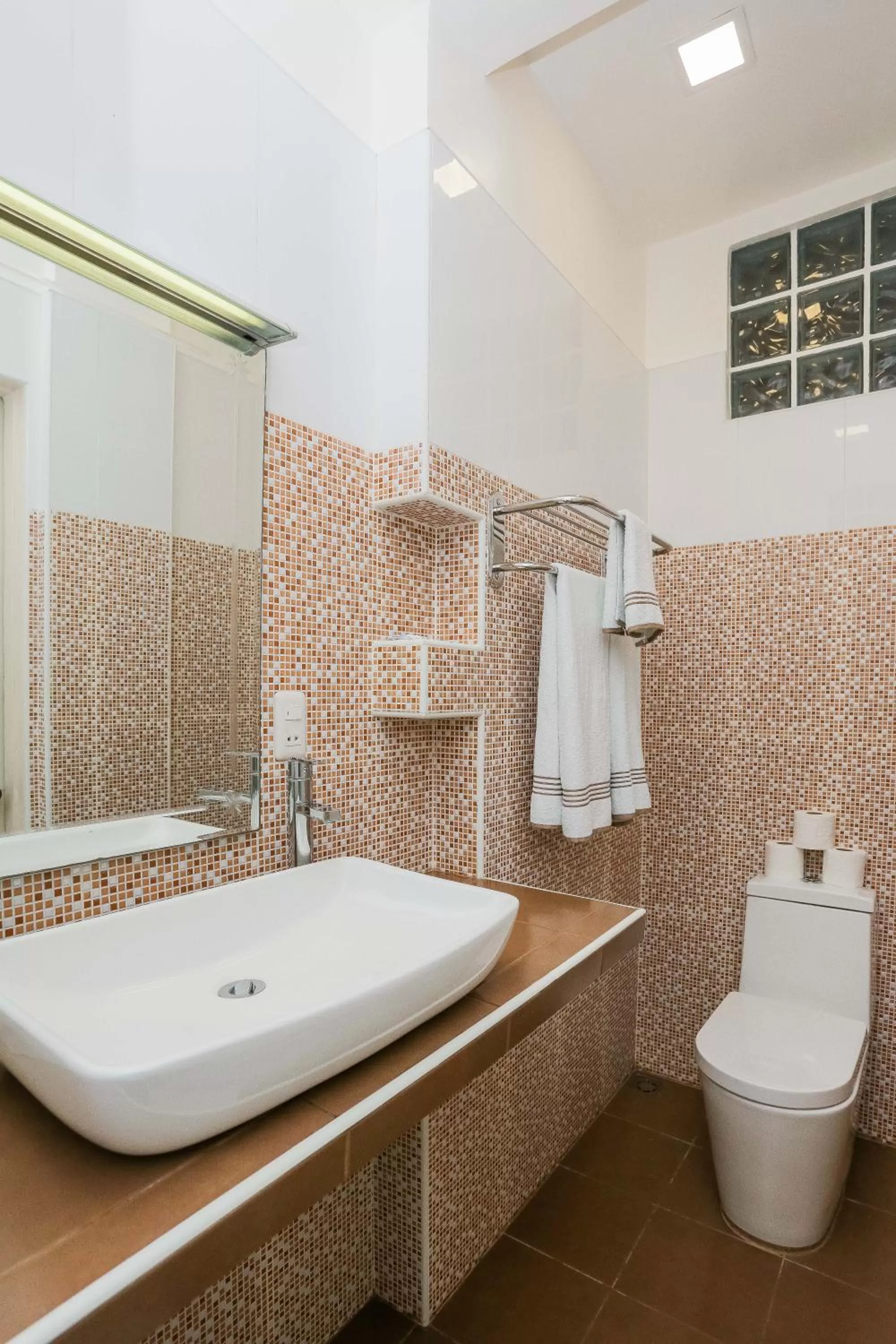 Bathroom in Turtle Bay Dive Resort