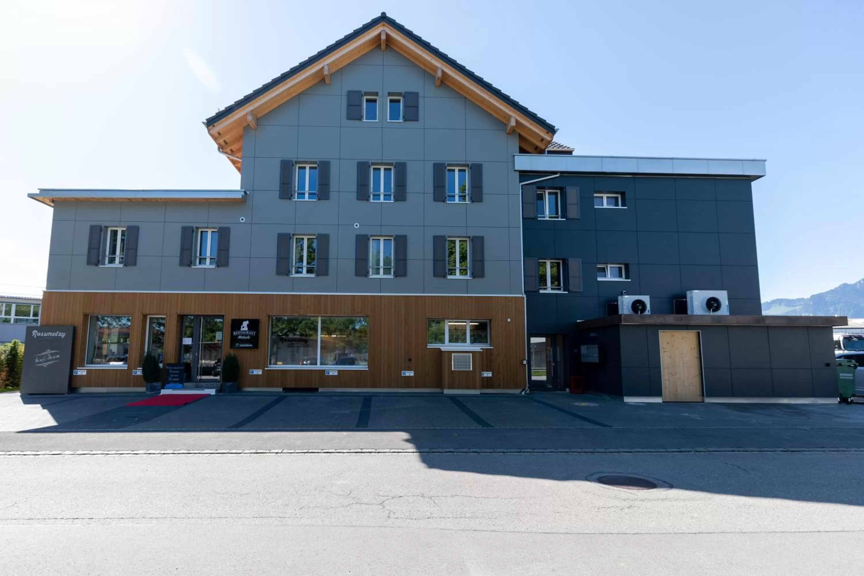 Property building in Guesthouse Meitschi Thun - contactless self check-in