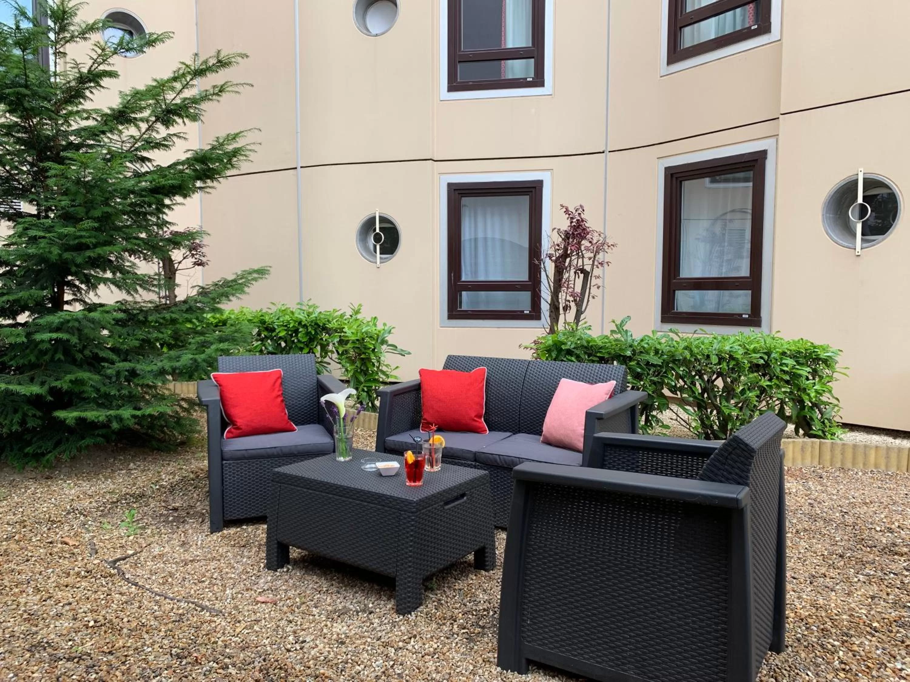 Patio in ibis Tours Centre Gare