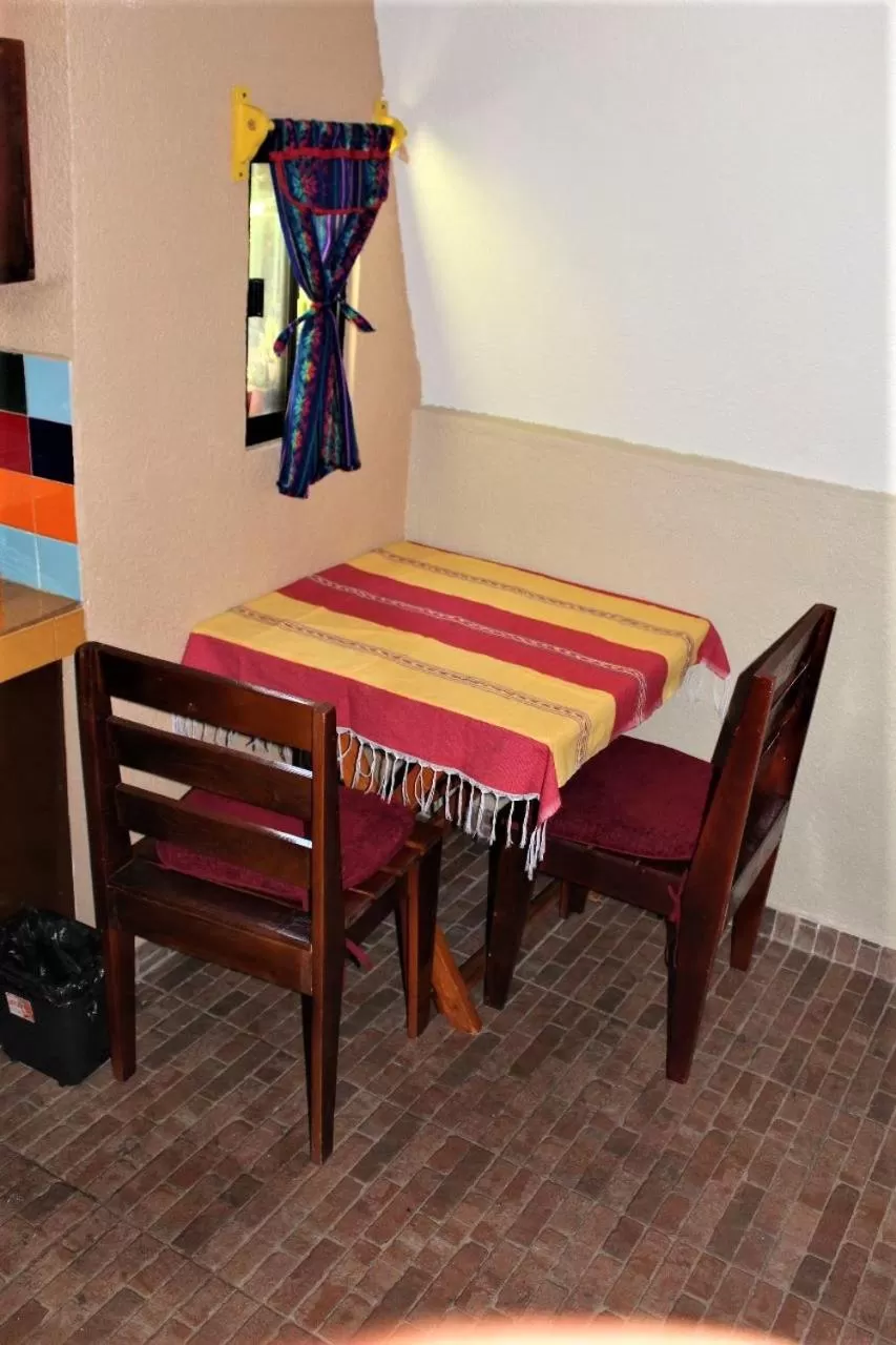 Seating area in Cabañas Rústicas El Benny by Rotamundos