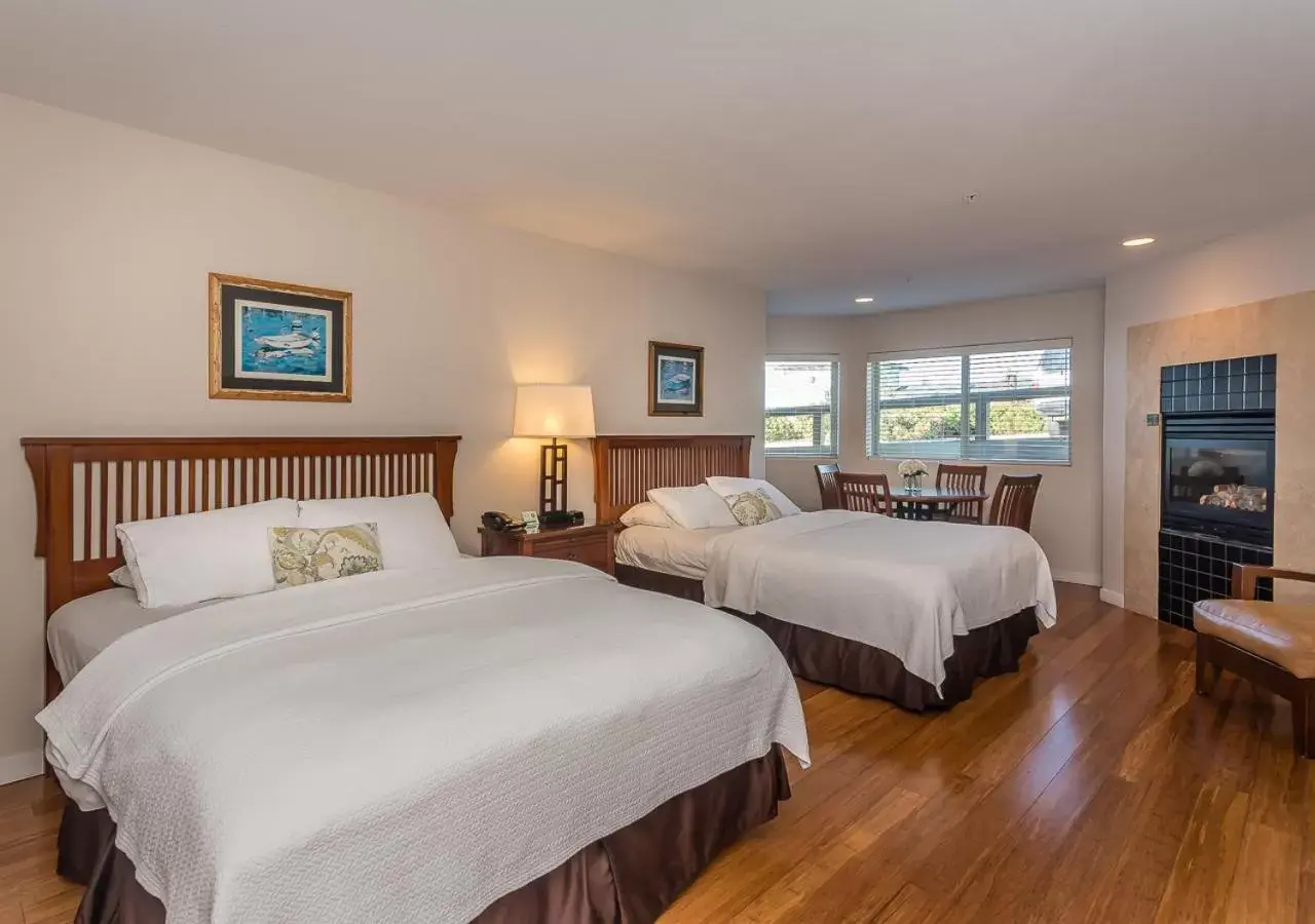 Queen Room with Two Queen Beds in Little Sur Inn Queen Room with Two Queen Beds in Little Sur Inn