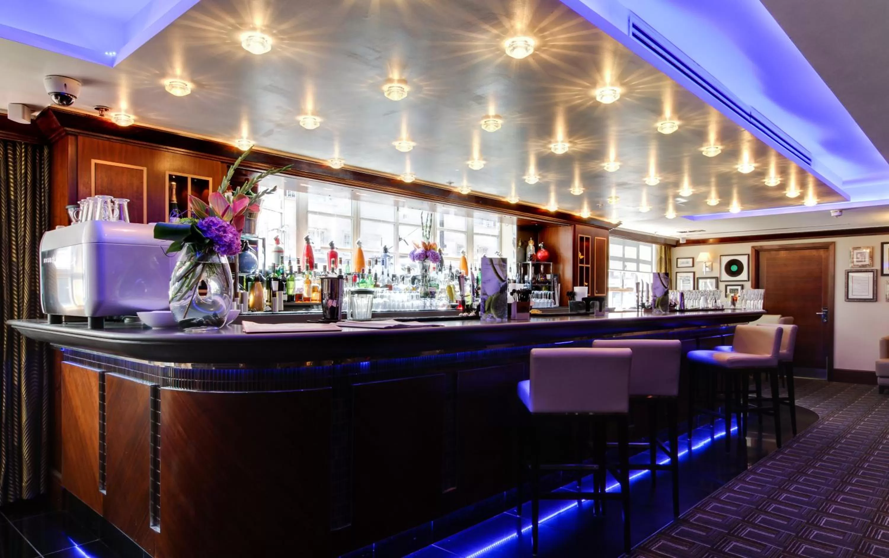Lounge or bar in The Marble Arch Hotel, by Thistle