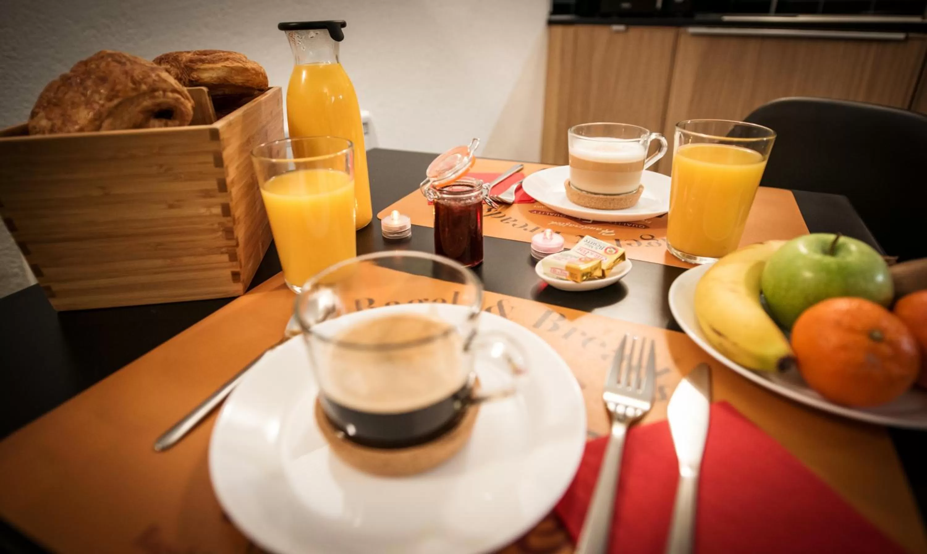 Food and drinks in La Maison Gustave