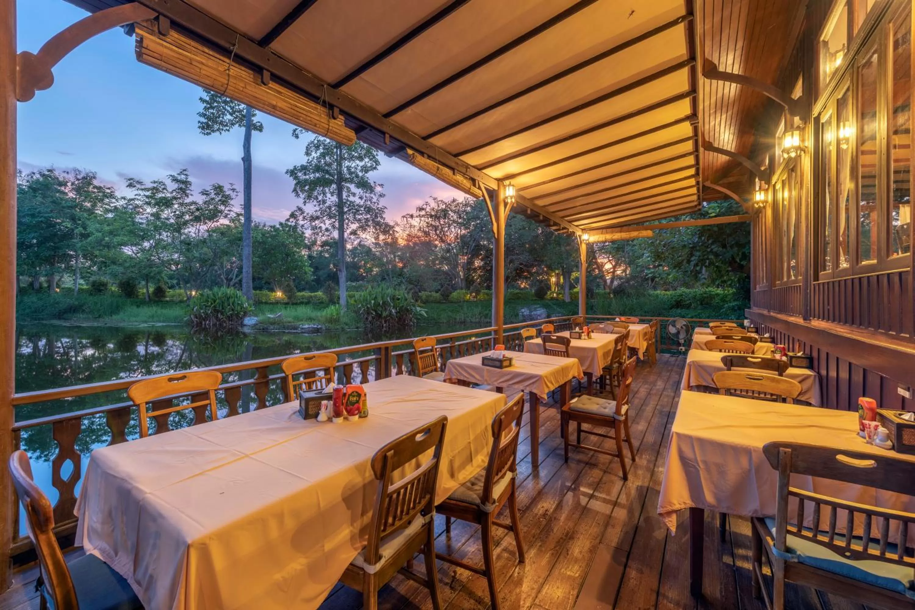 Restaurant/places to eat in Vana Varin Resort