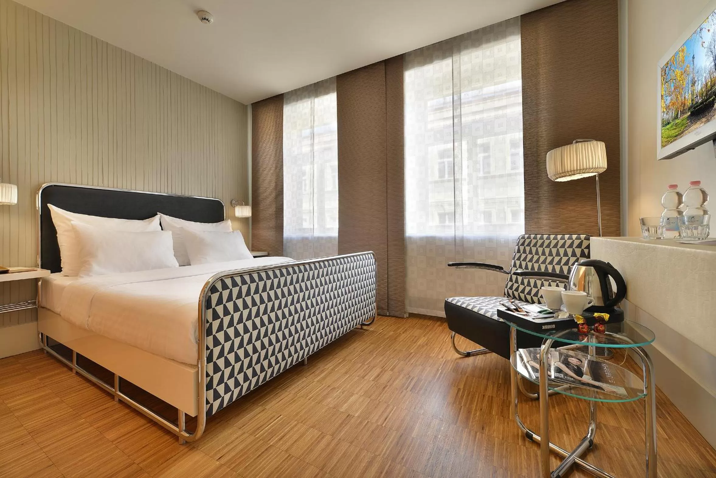 Bedroom, Bed in Three Crowns Hotel