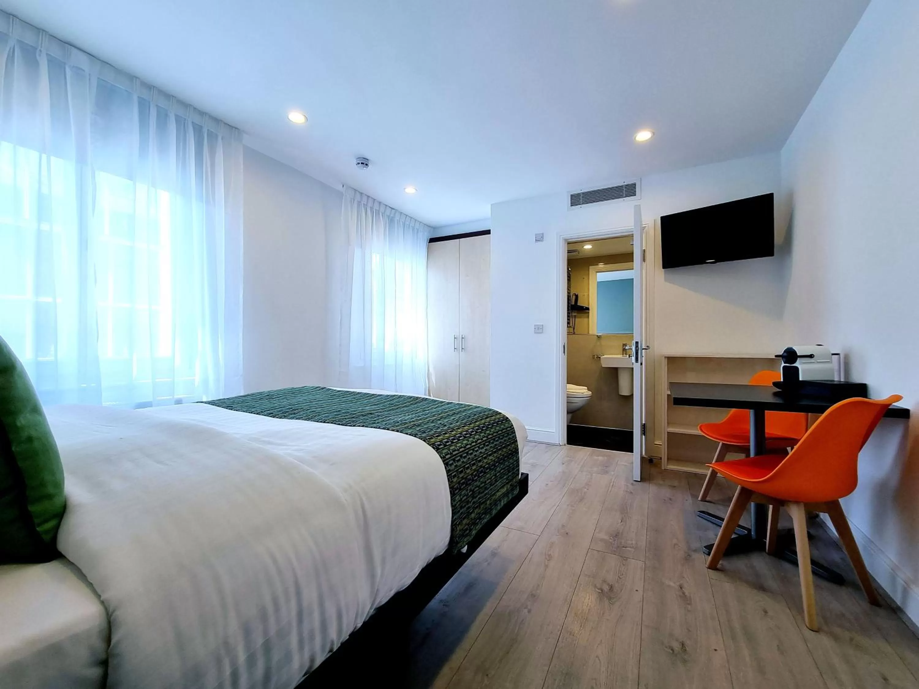 Bedroom, Bed in 146 Studios