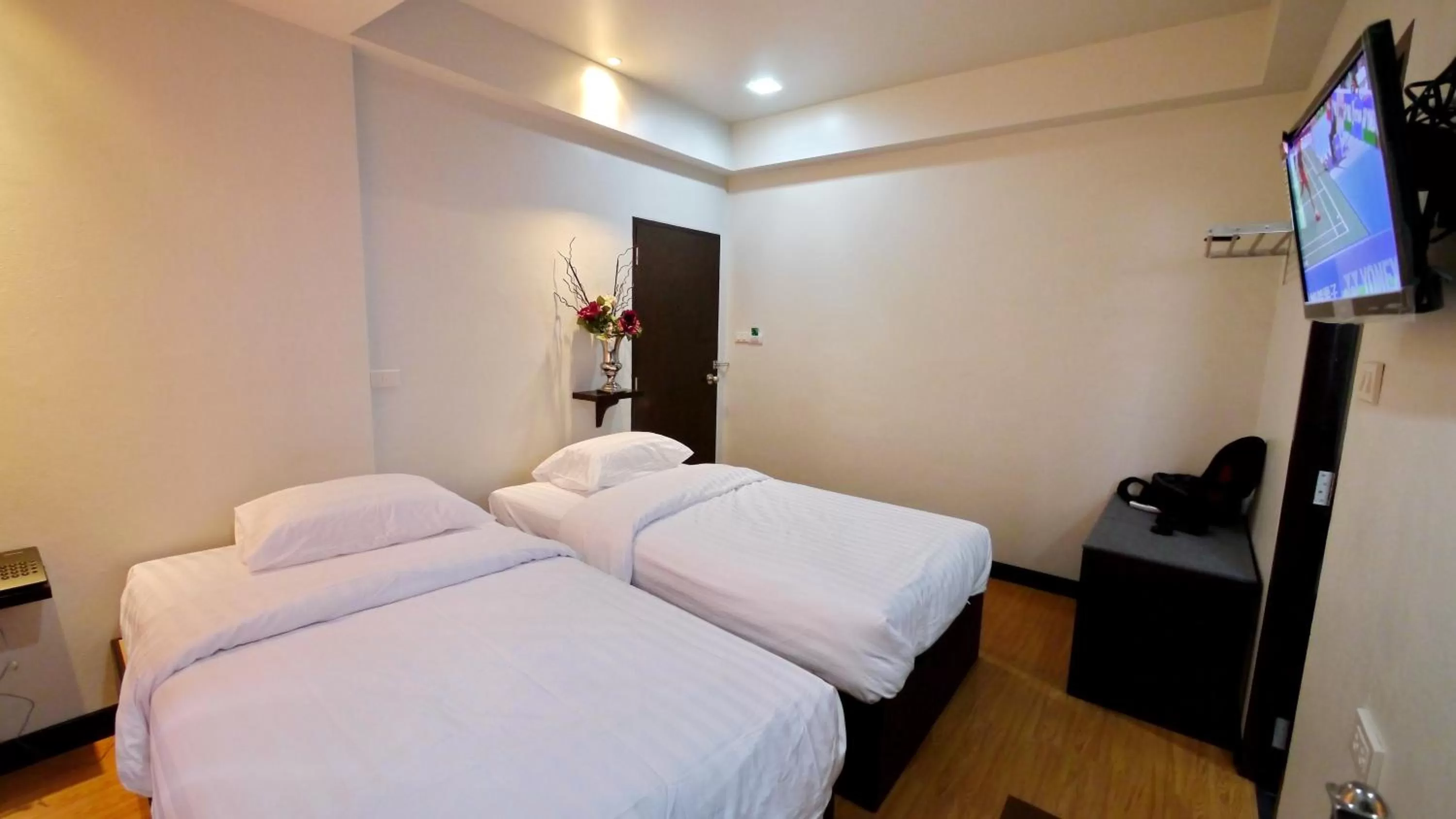 Bed in Basic Line Hotel @ Loikroh