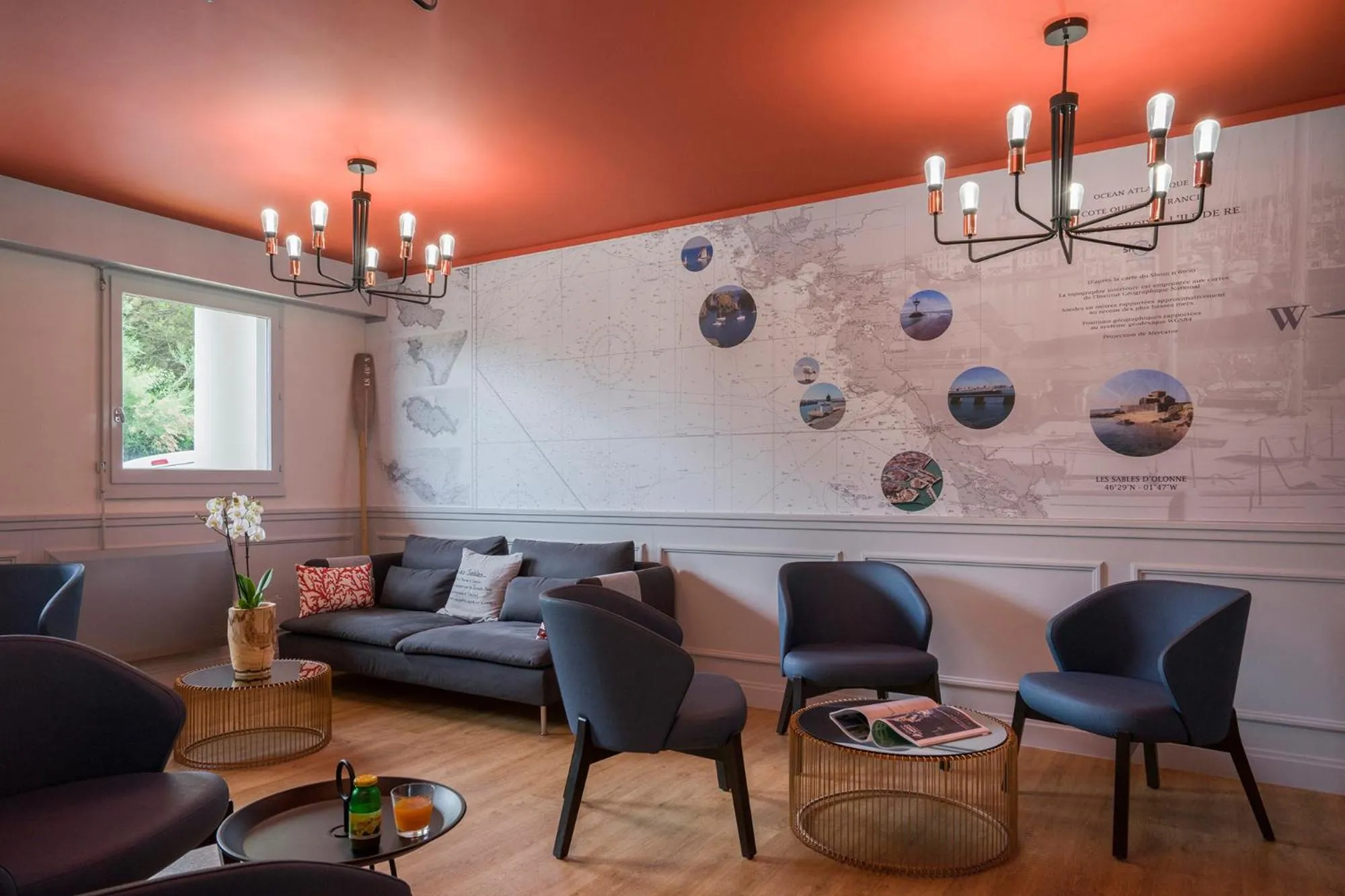 Living room in The Originals Boutique, Hôtel Admiral's, Les Sables-d'Olonne