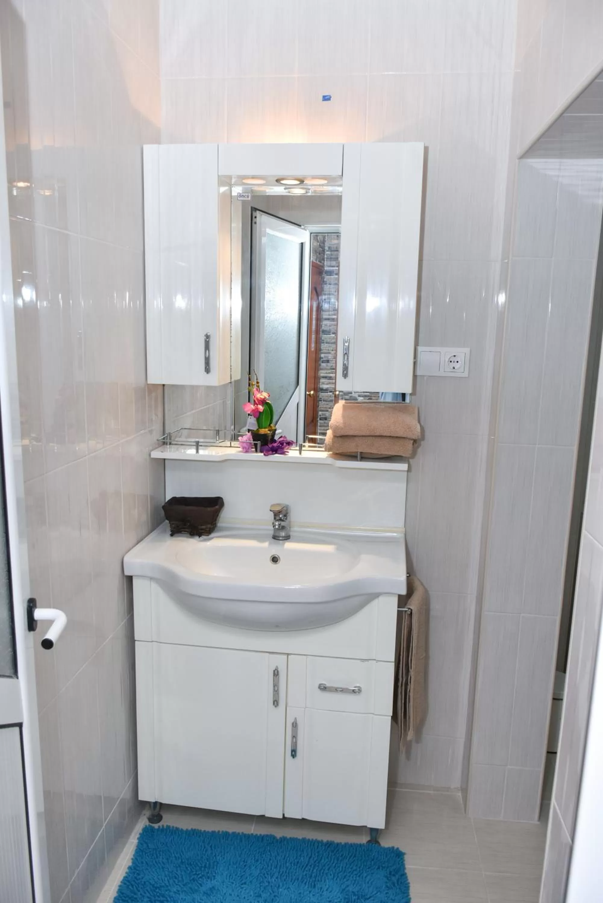 Bathroom in White Rose Family Guest House