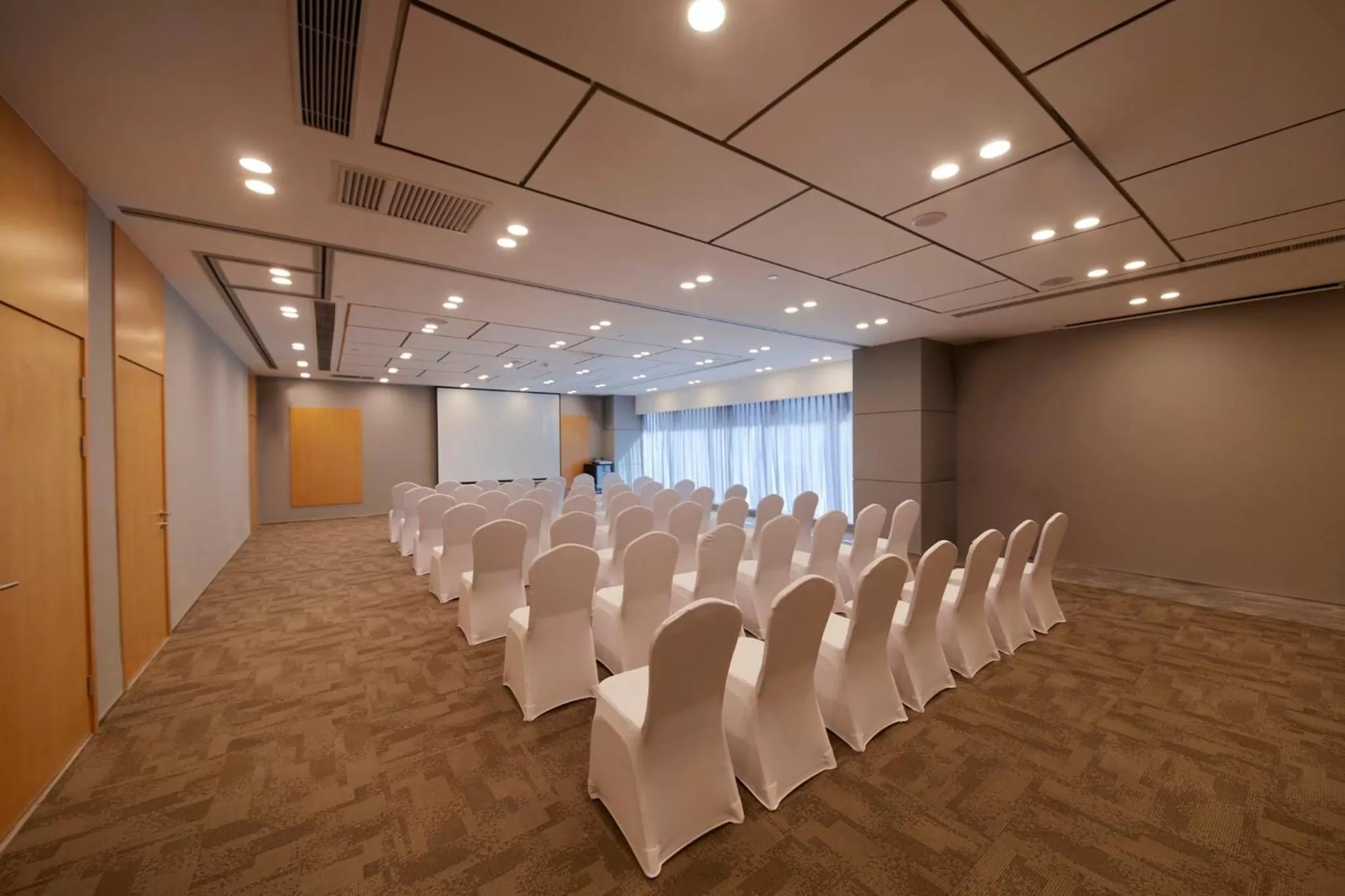 Meeting/conference room in Holiday Inn Express Zhengzhou Zhengdong by IHG