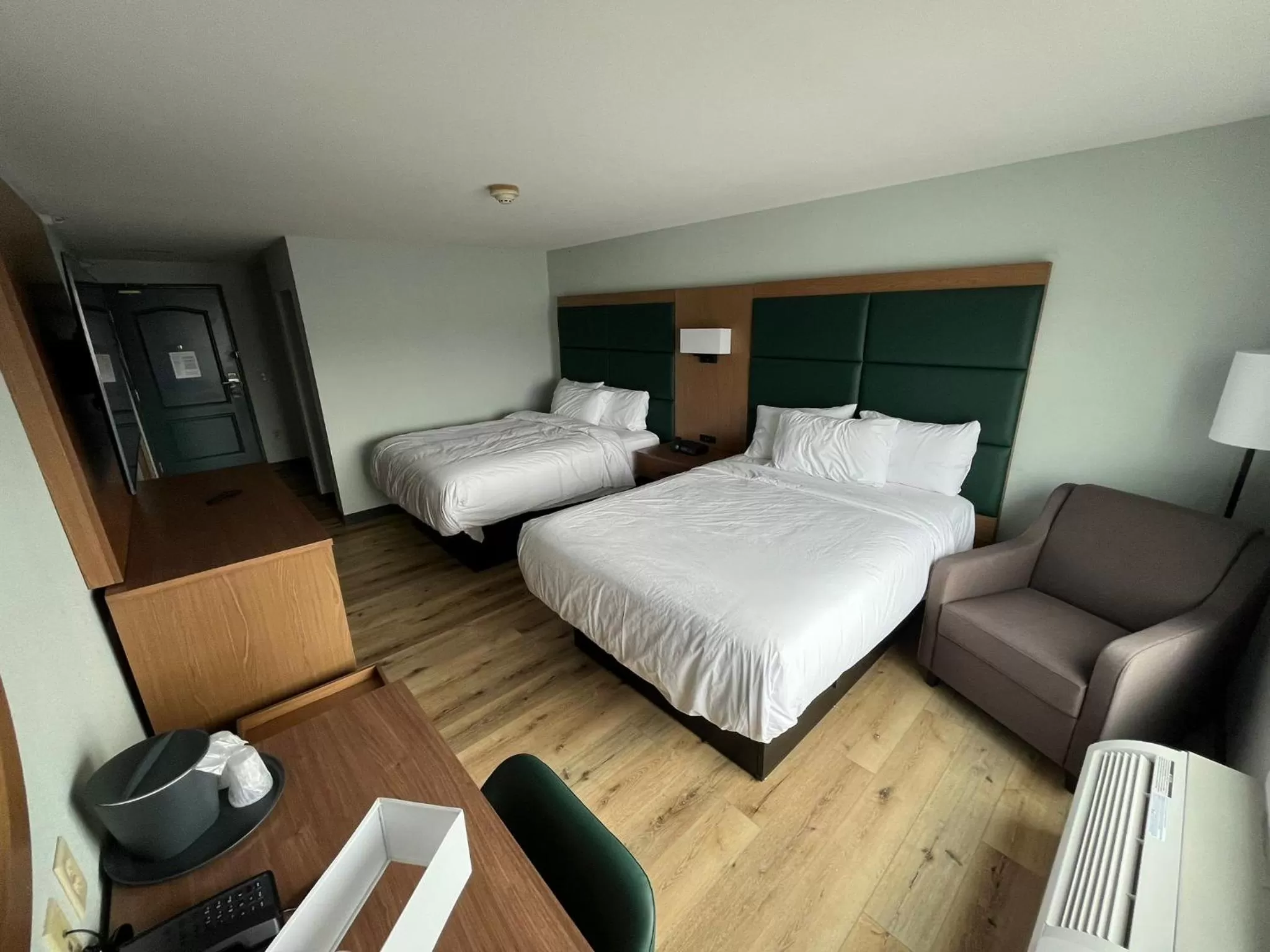 Photo of the whole room, Bed in Wingate By Wyndham Mansfield Ontario