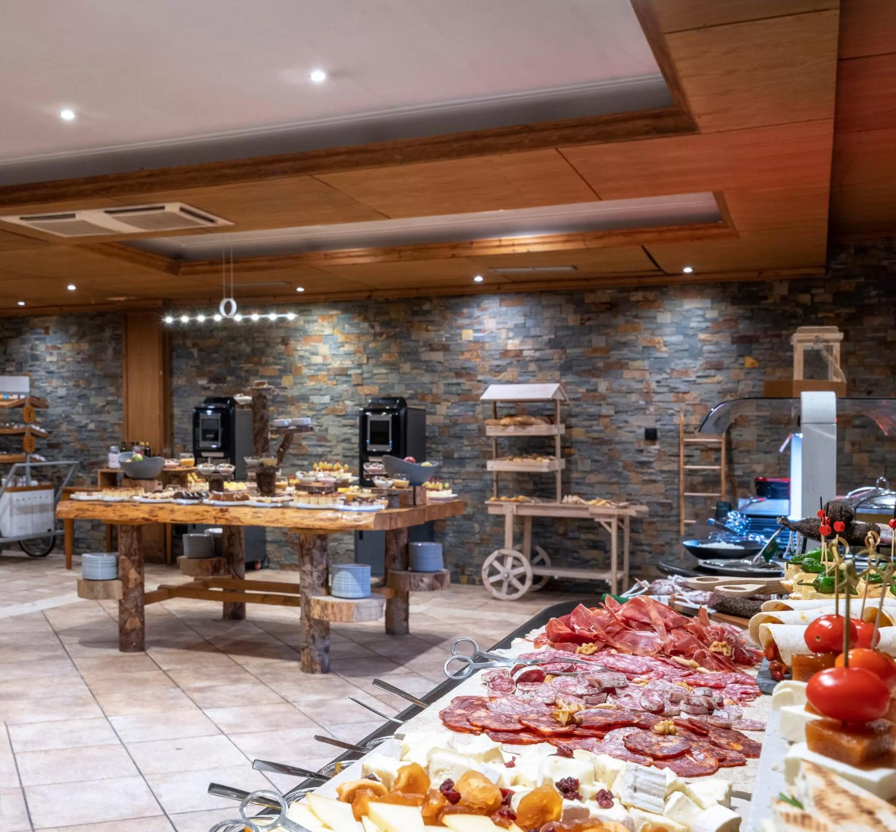 Restaurant/places to eat in Hotel Vielha Val d'Aran, Affiliated by Meliá