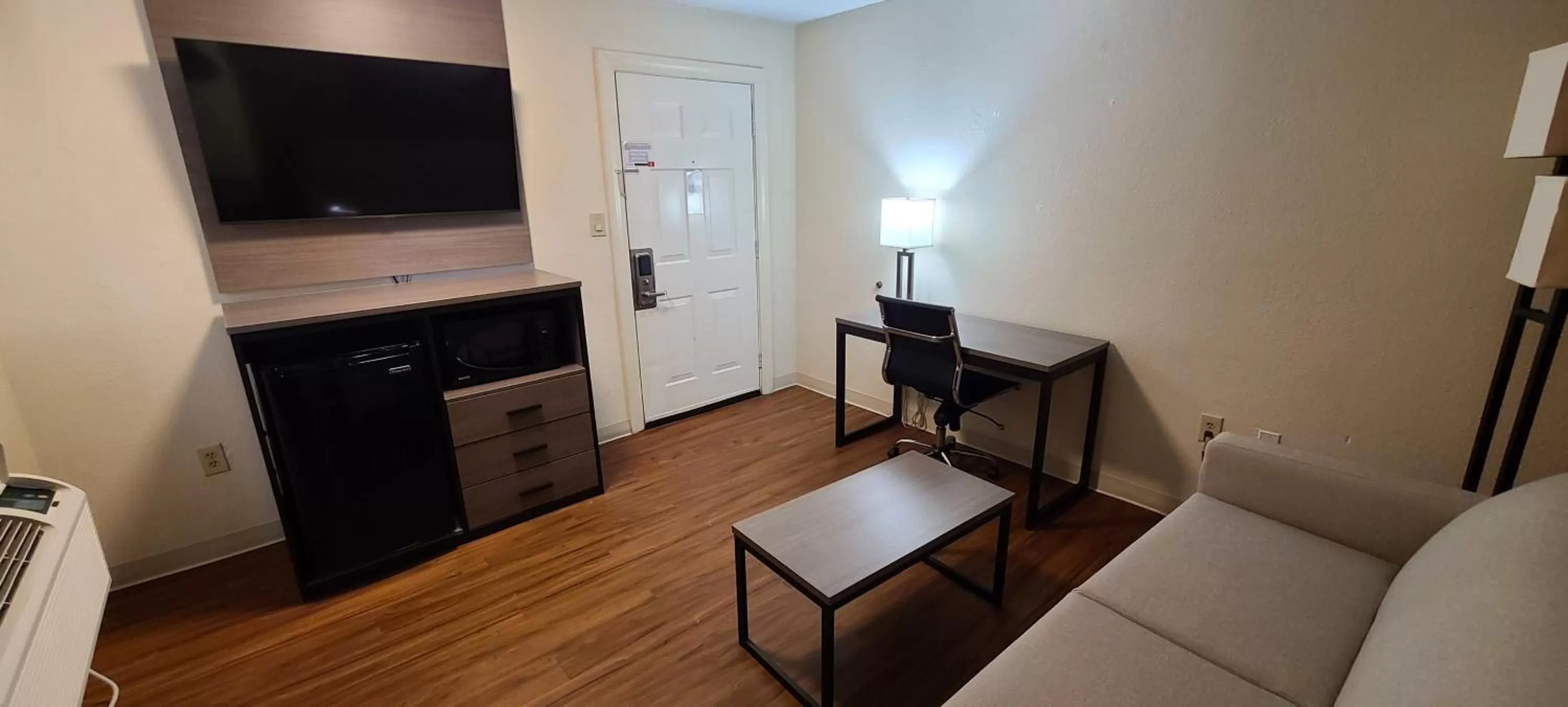 Bedroom in Red Roof Inn & Suites Cornelius - Lake Norman