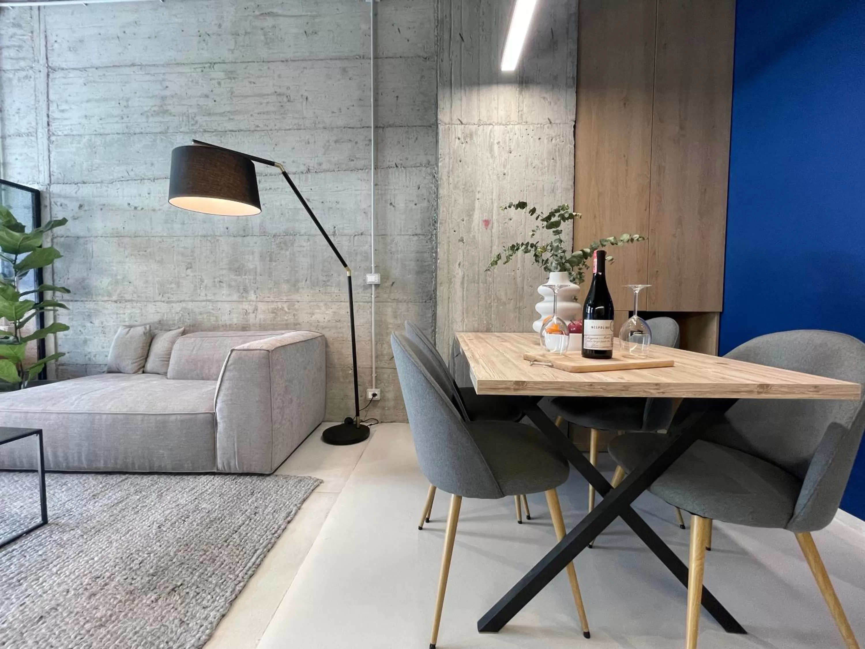 Seating area in Ambassador Skyline Apartments