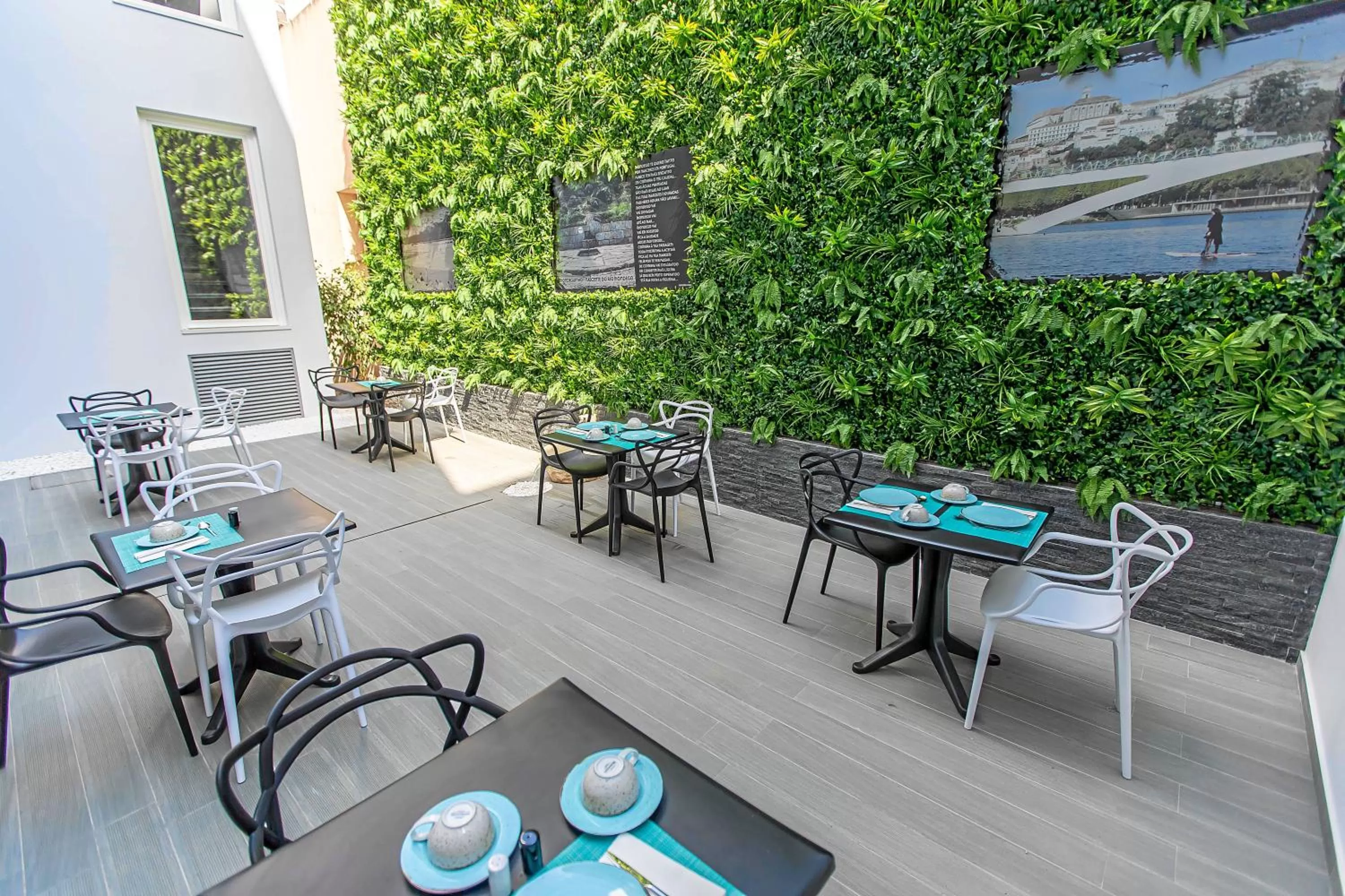 Patio in Hotel Mondego