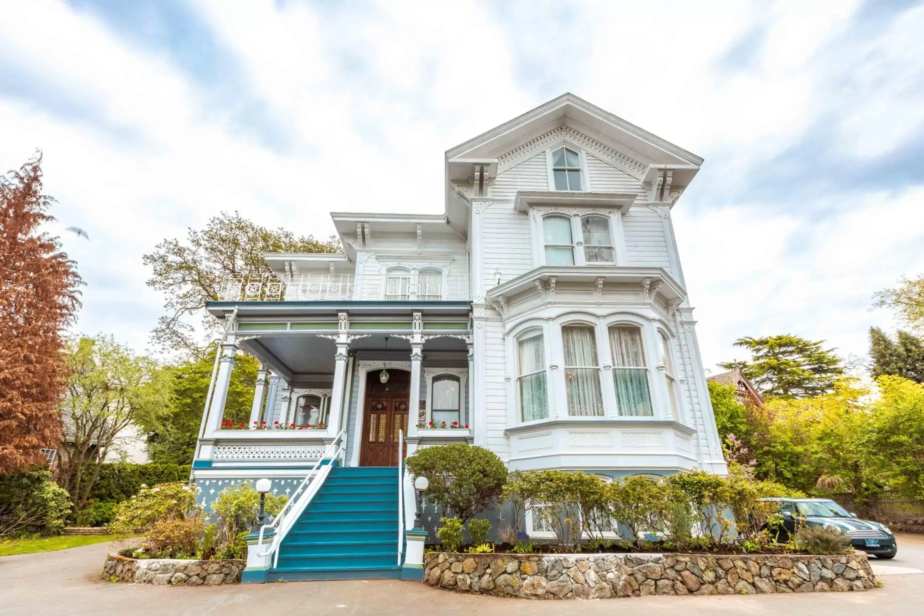 Property Building in Amethyst Inn Property Building in Amethyst Inn