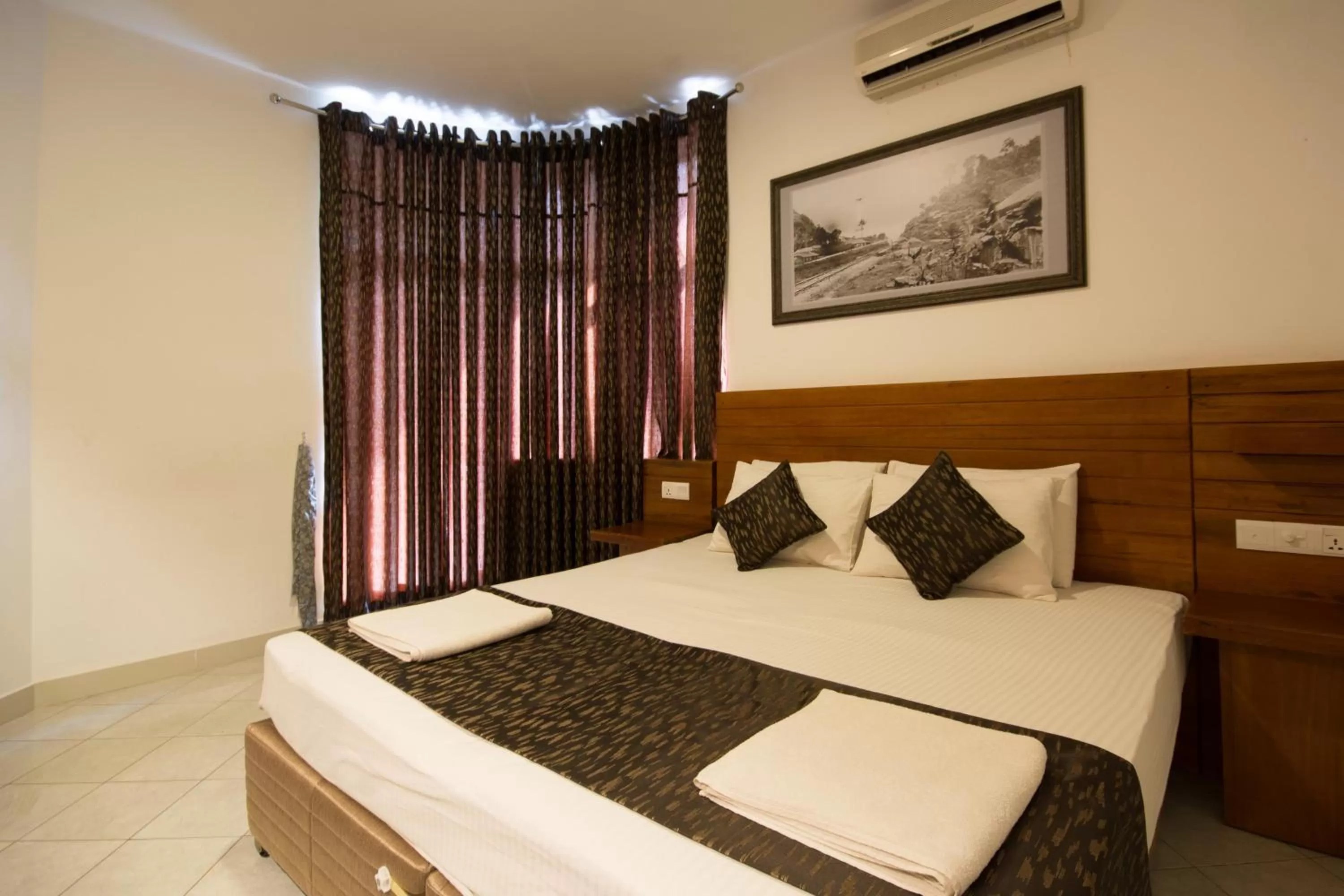 Bed in Kandyan View Holiday Bungalow ''Free Pickup From Kandy city''
