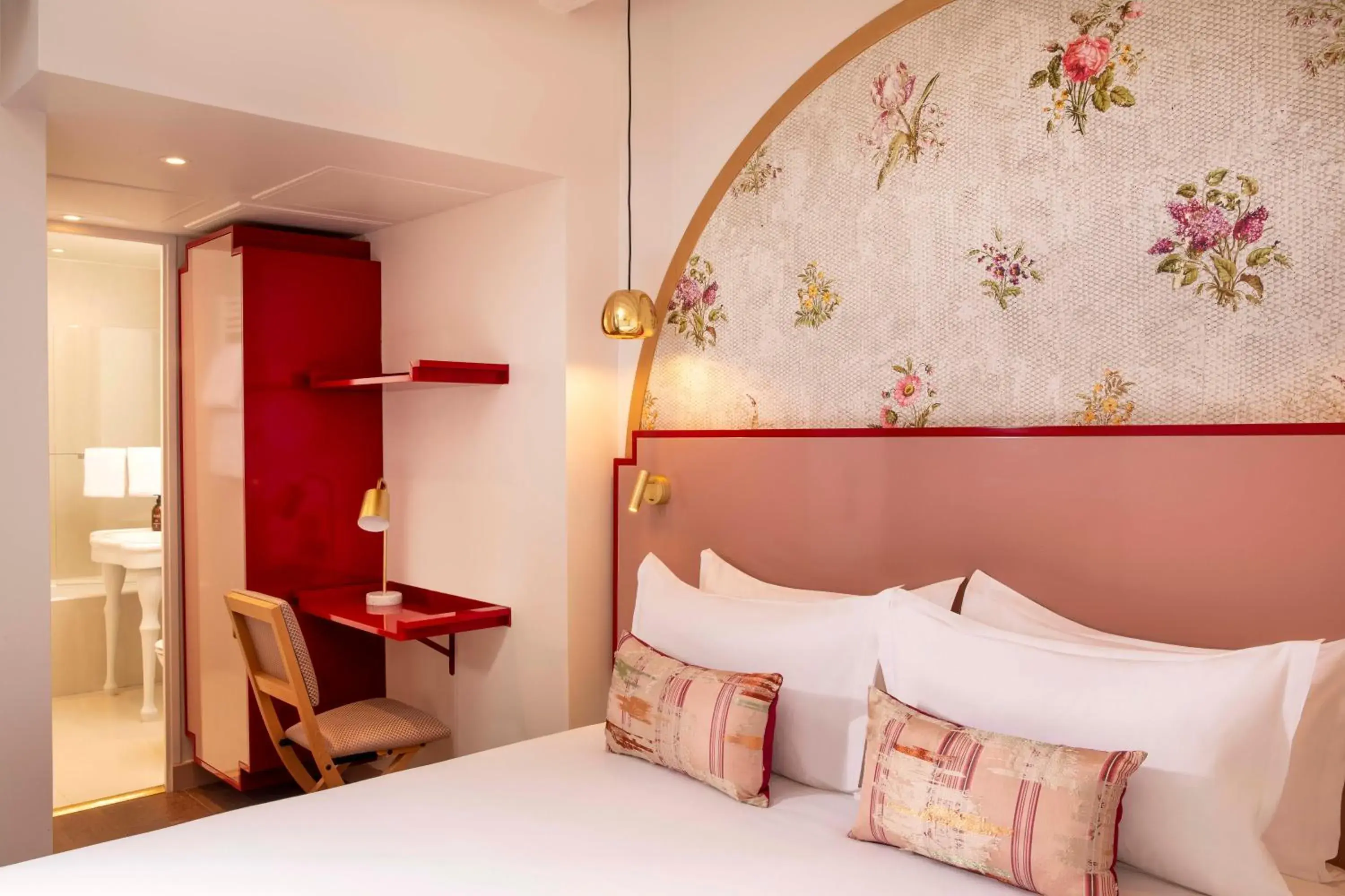 Standard Double Room with Patio in Hotel des Deux-Iles - Notre-Dame Standard Double Room with Patio in Hotel des Deux-Iles - Notre-Dame