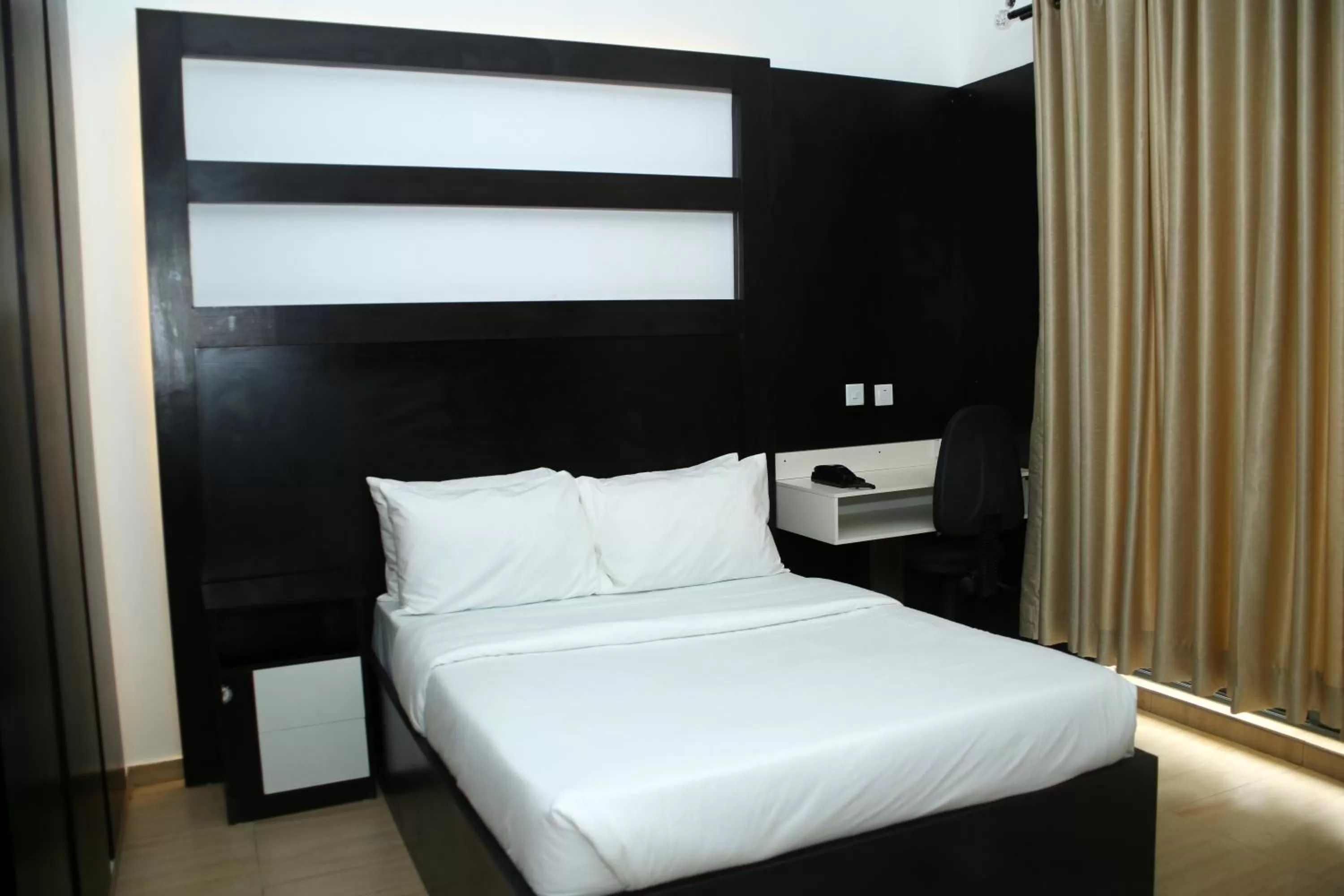 Bed in Hotel Capitol