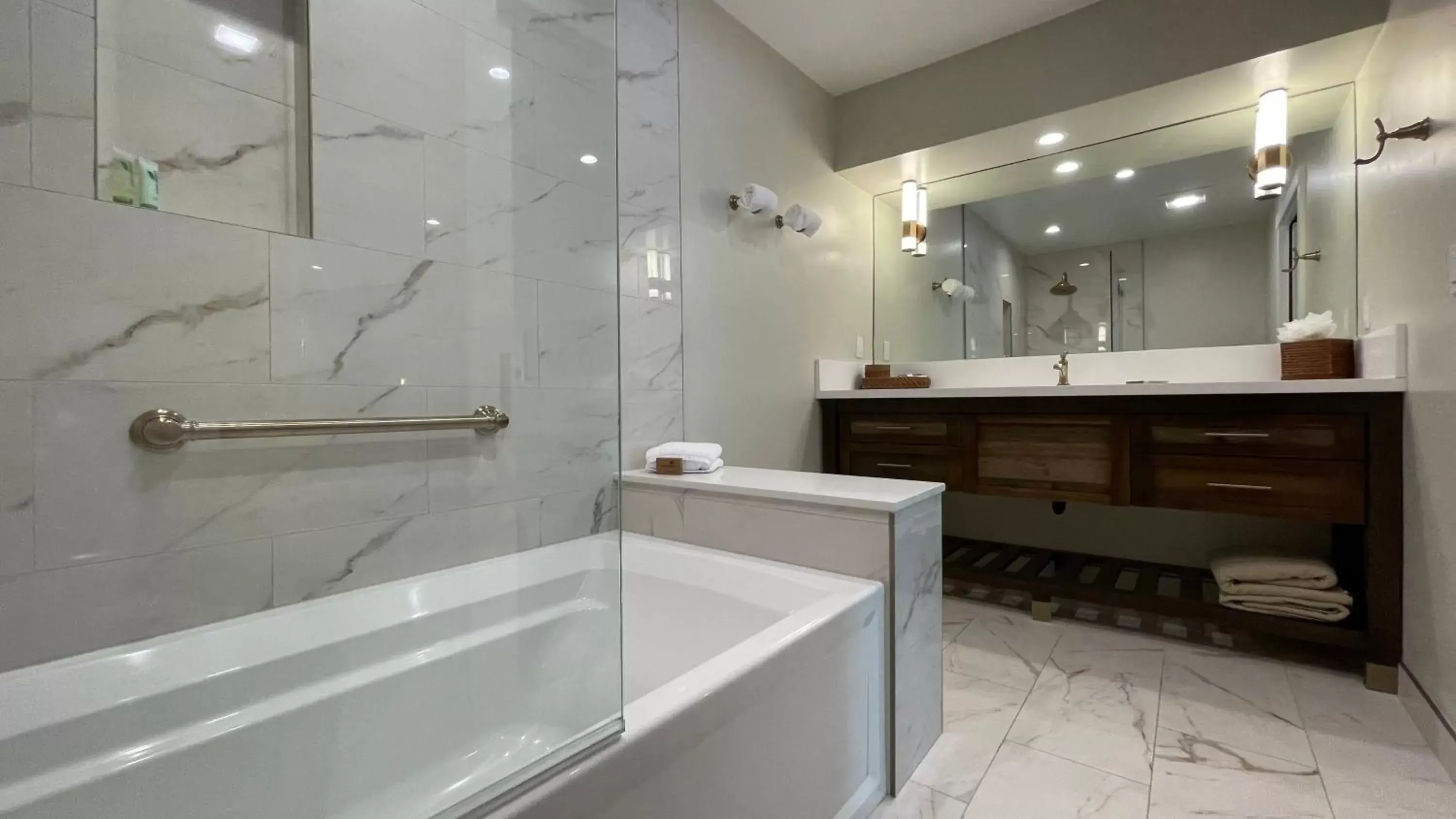 Superior Queen Room with Two Queen Beds in The Jack London Lodge Superior Queen Room with Two Queen Beds in The Jack London Lodge