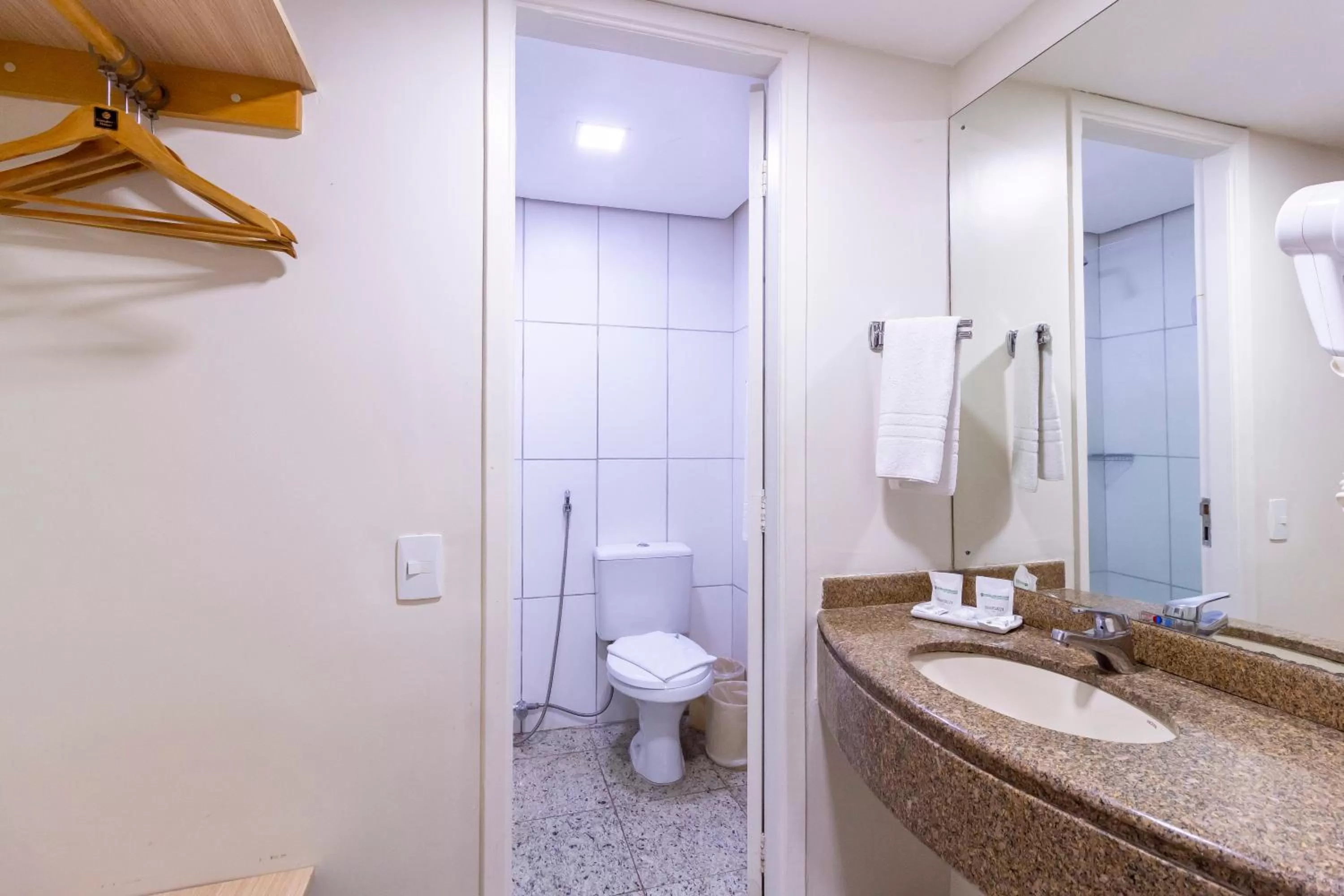 Bathroom in Hotel Golden Park Ribeirão Preto by Nacional Inn