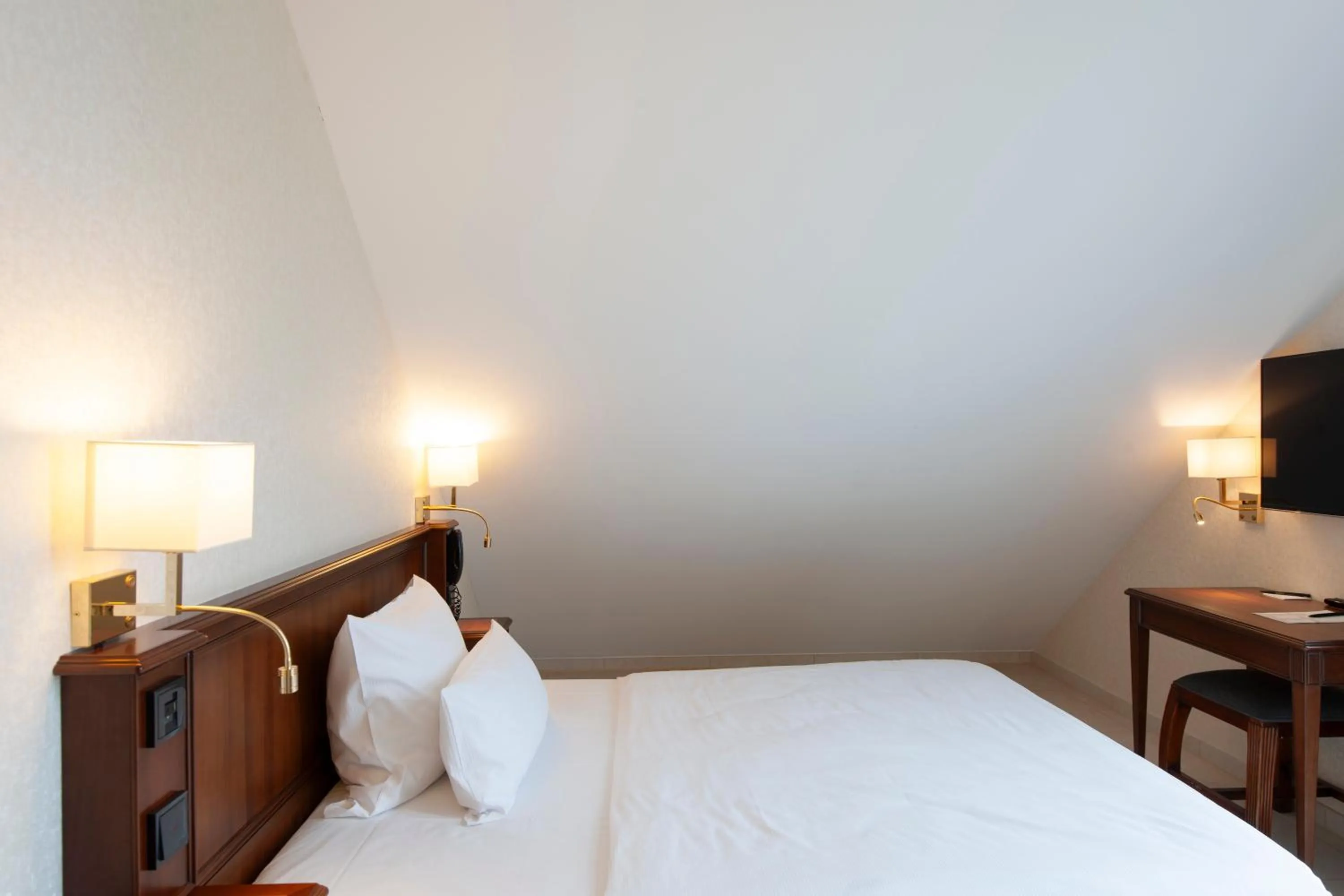 Bed in AdvaStay by KING's