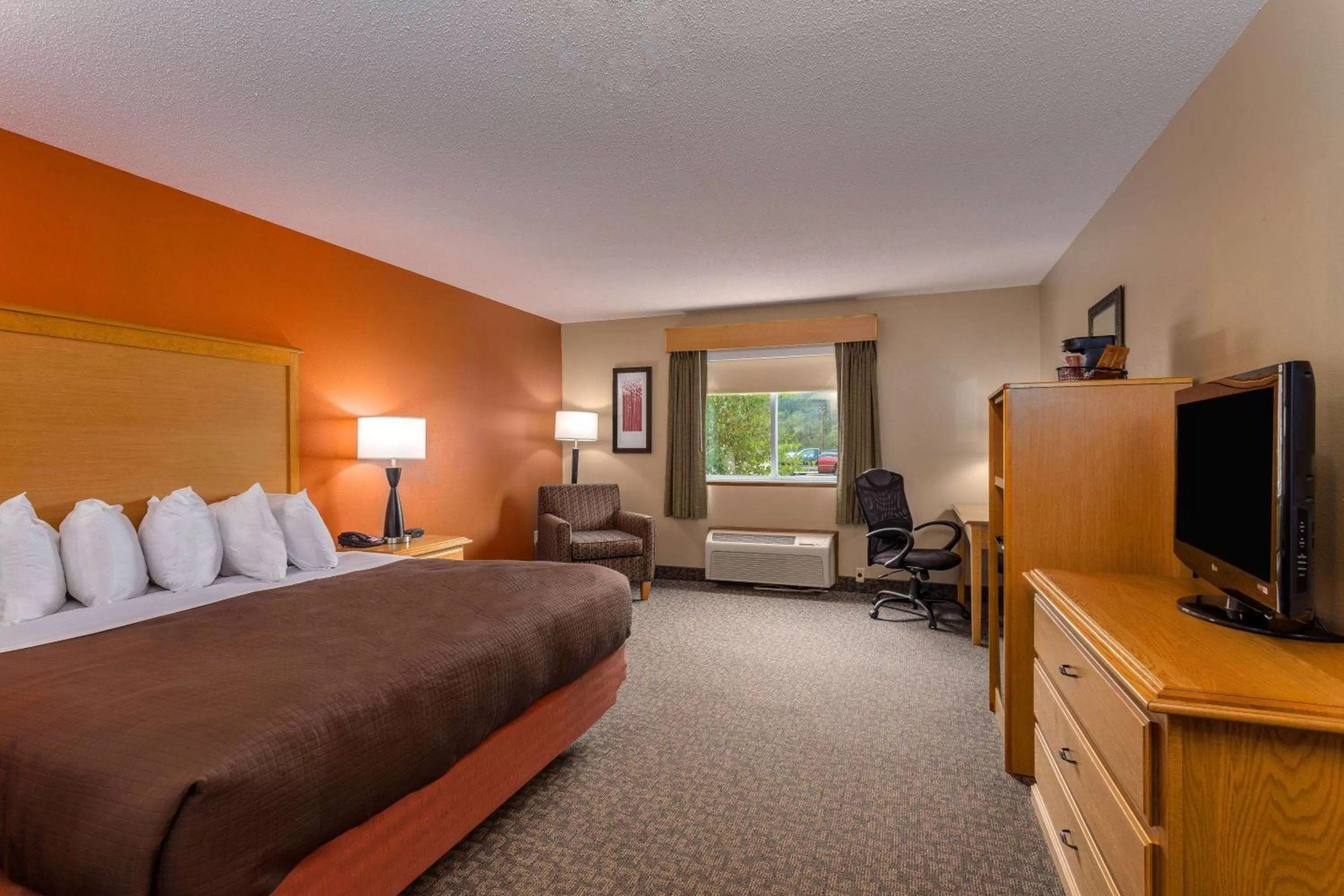 Photo of the whole room, Bed in AmericInn by Wyndham Boscobel