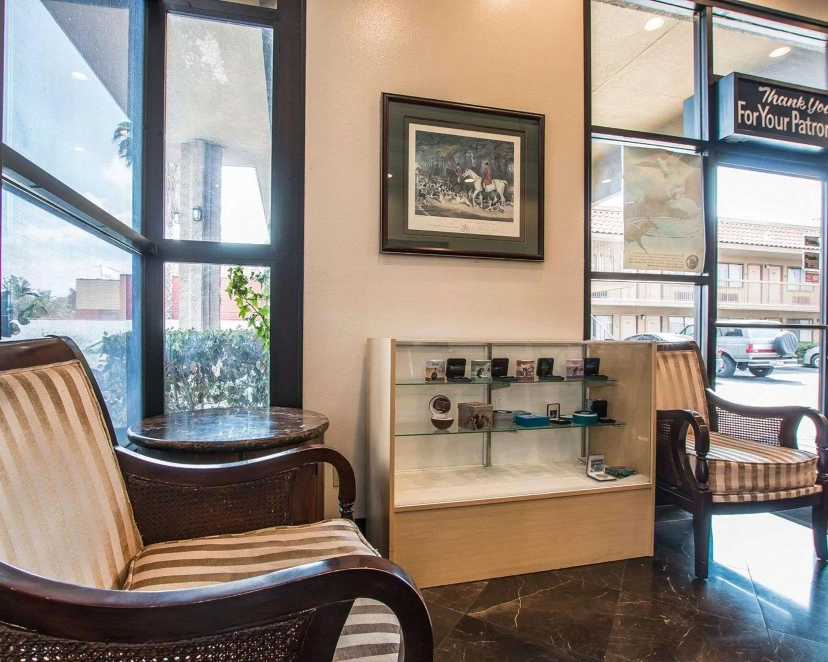 Lobby or reception in Palm Inn Hotel near Tyler Mall Riverside