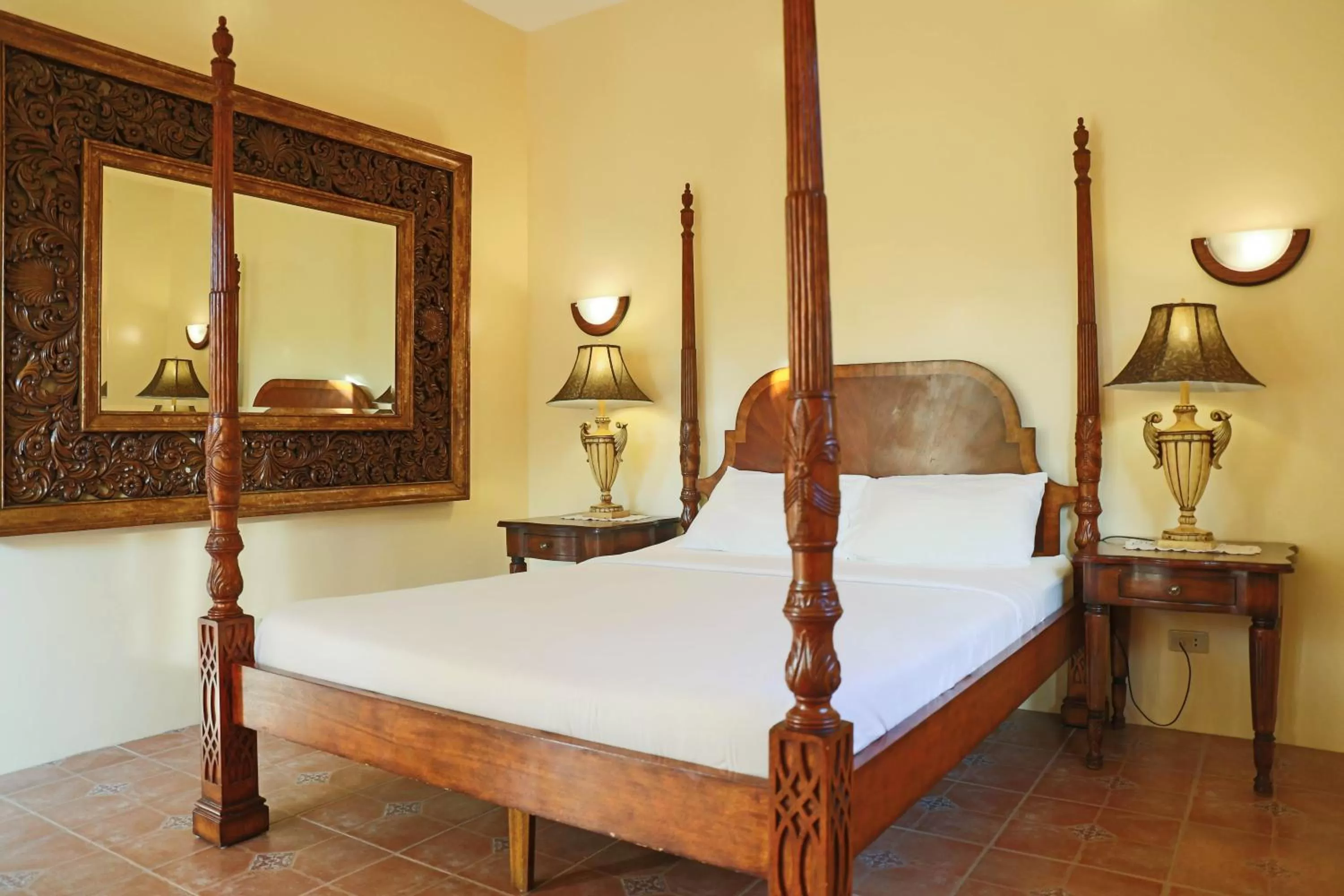 Bedroom, Bed in Turtle Bay Dive Resort