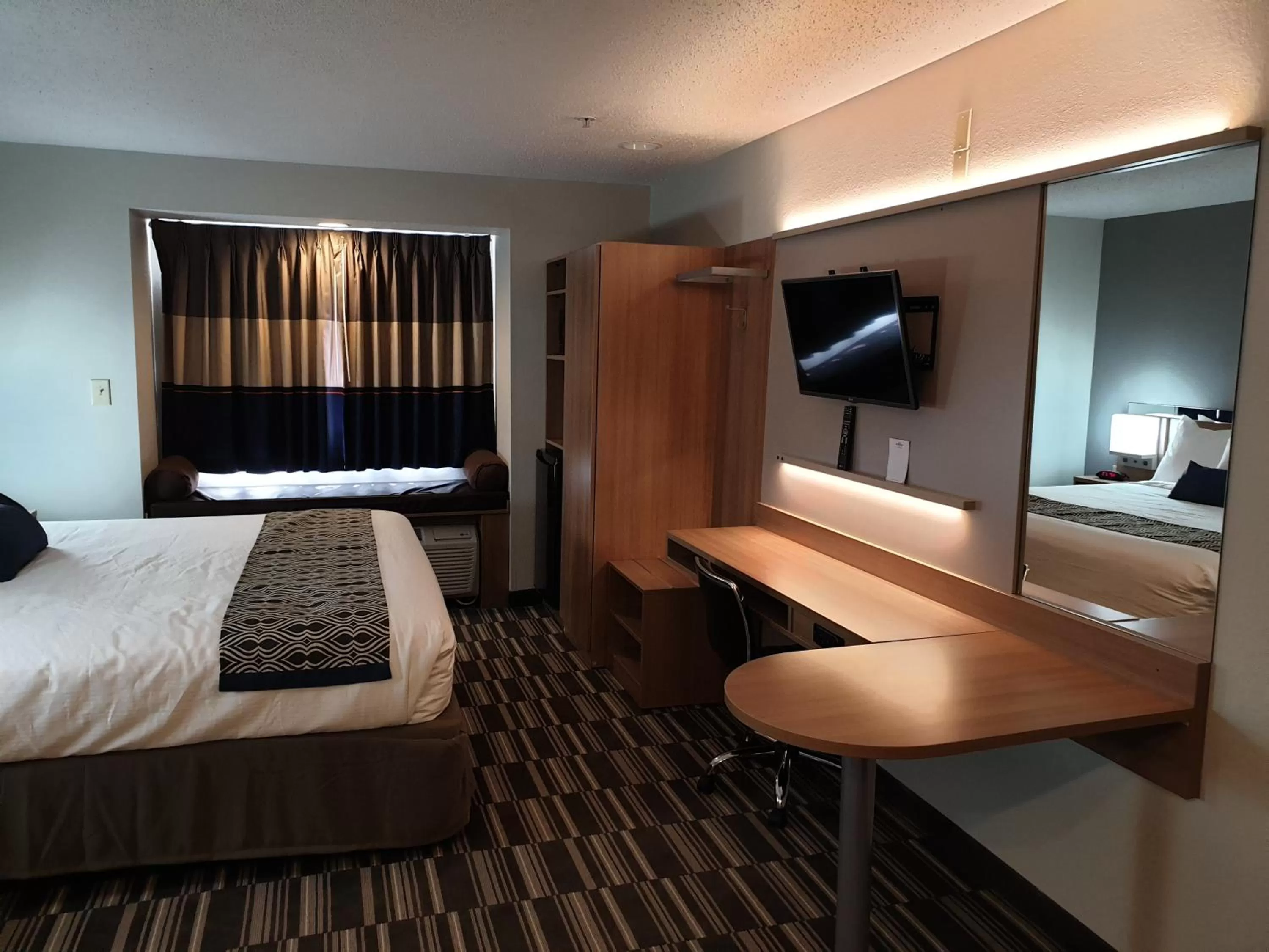 Bed in Microtel Inn & Suites by Wyndham Augusta/Riverwatch