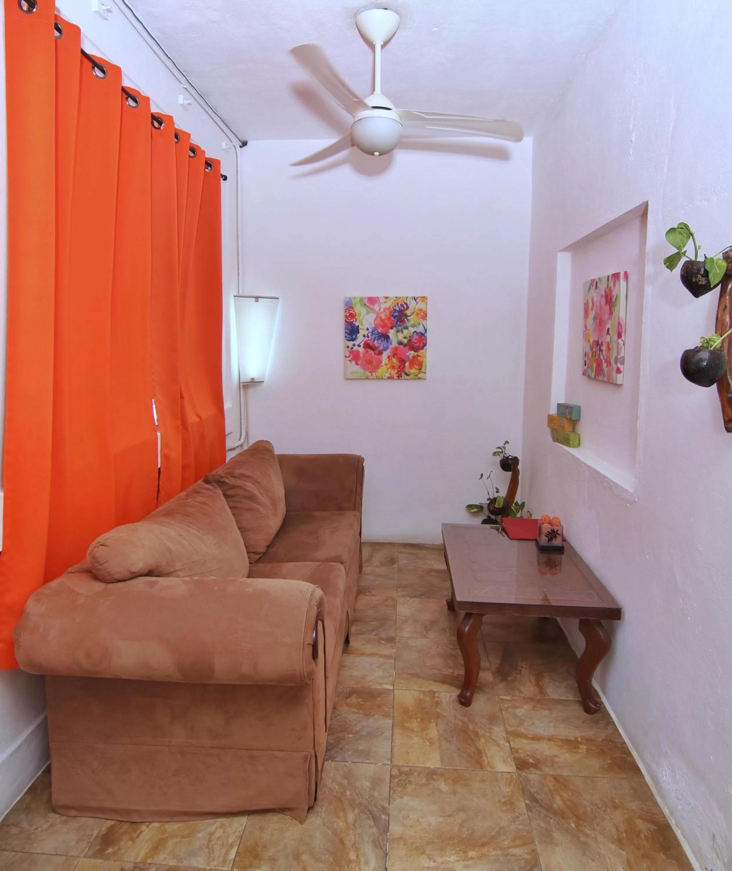 Seating Area in Rainforest Haven Inn