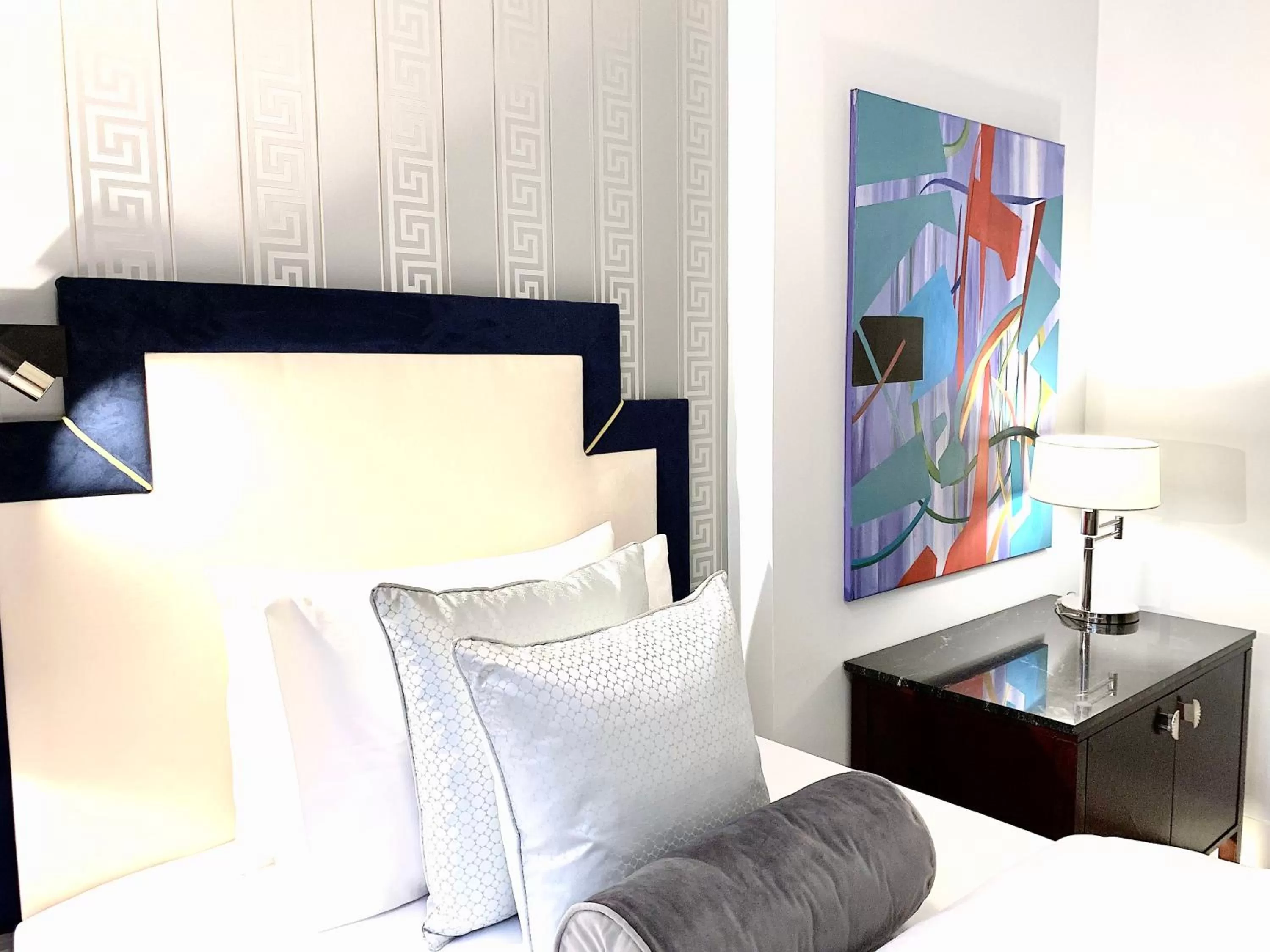 Bedroom, Seating Area in Luxury Apartments MONDRIAN Market Square II