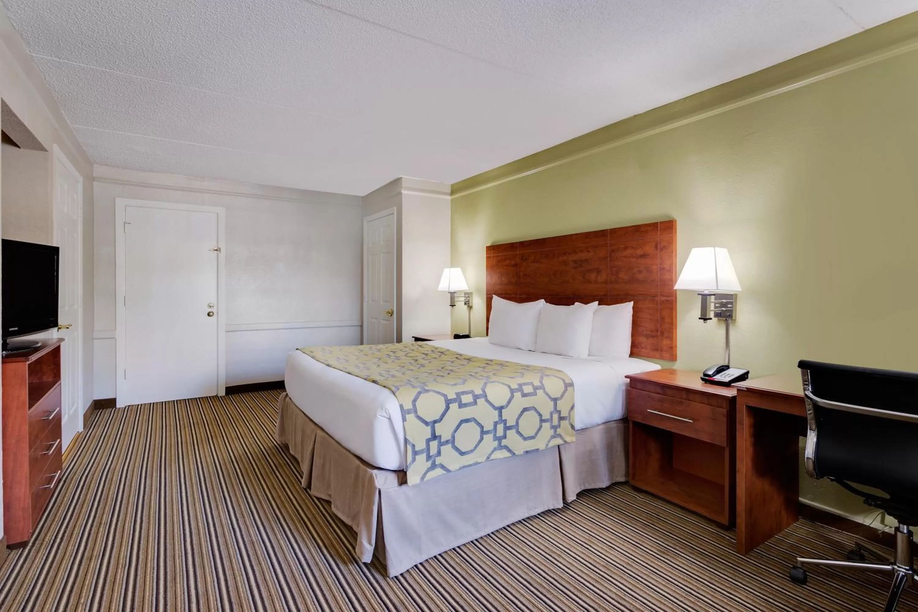 King Room - Non-Smoking in Baymont by Wyndham Jacksonville Orange Park