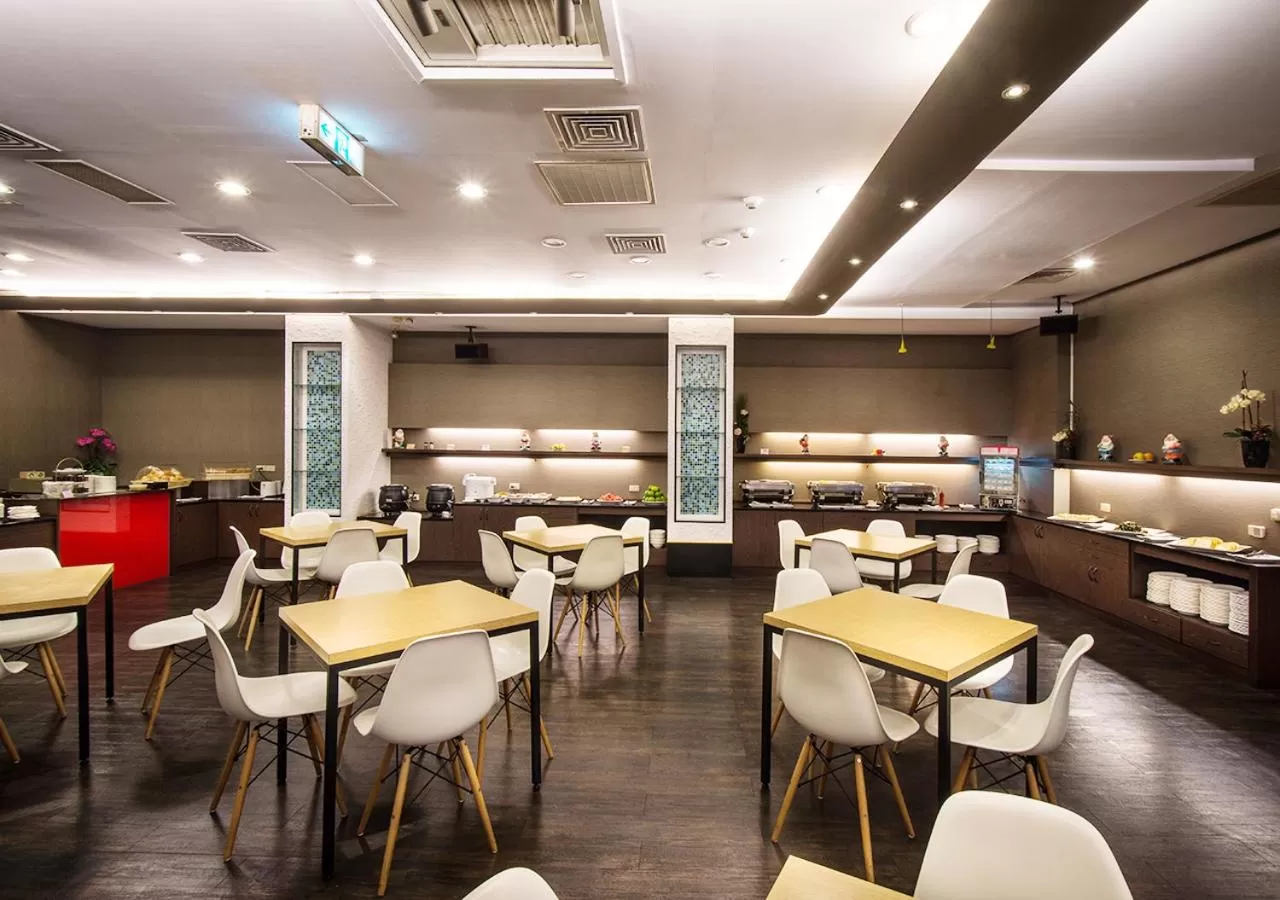 Restaurant/places to eat in Hotel j-Metropolis