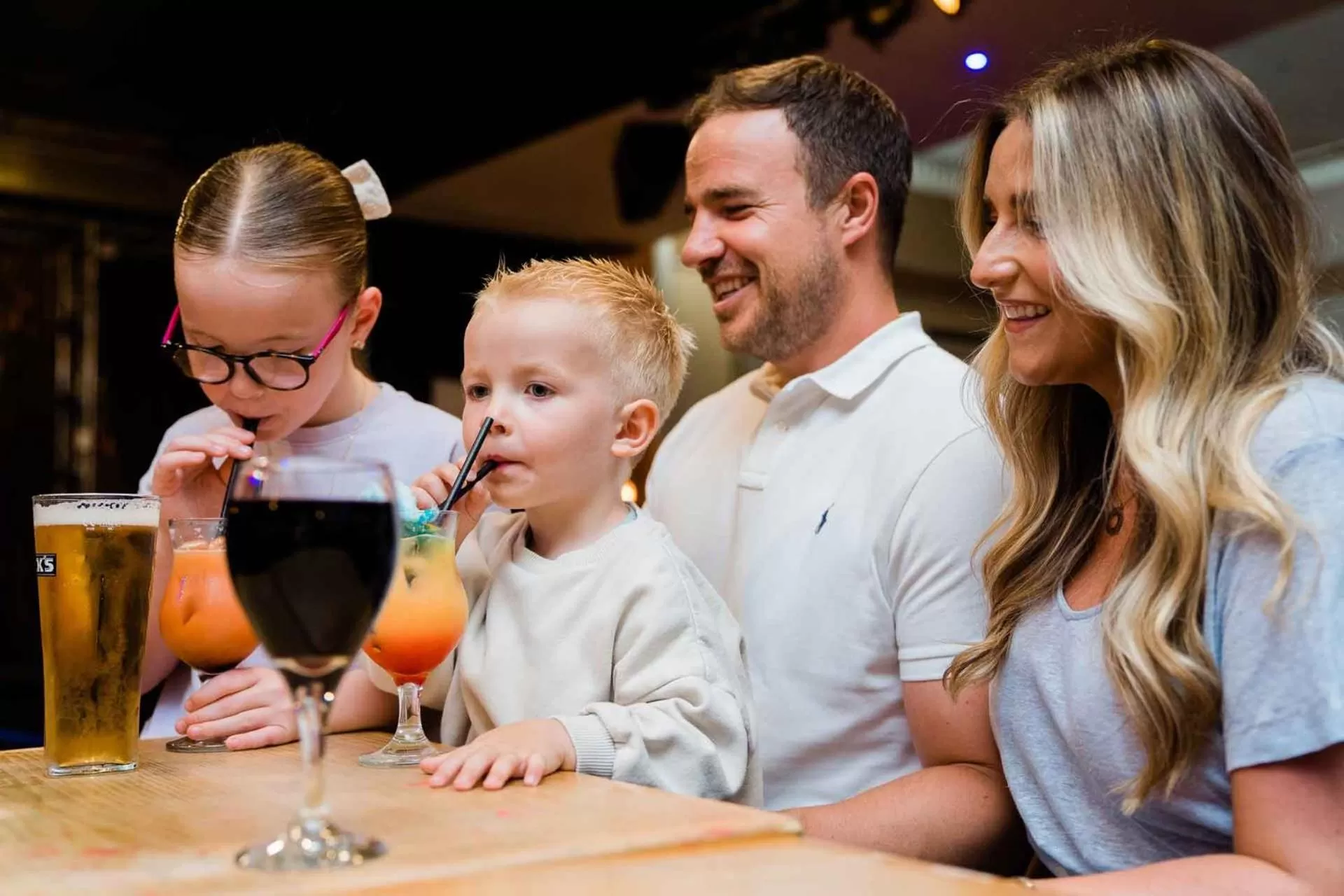 Lounge or bar in Cliffs Hotel