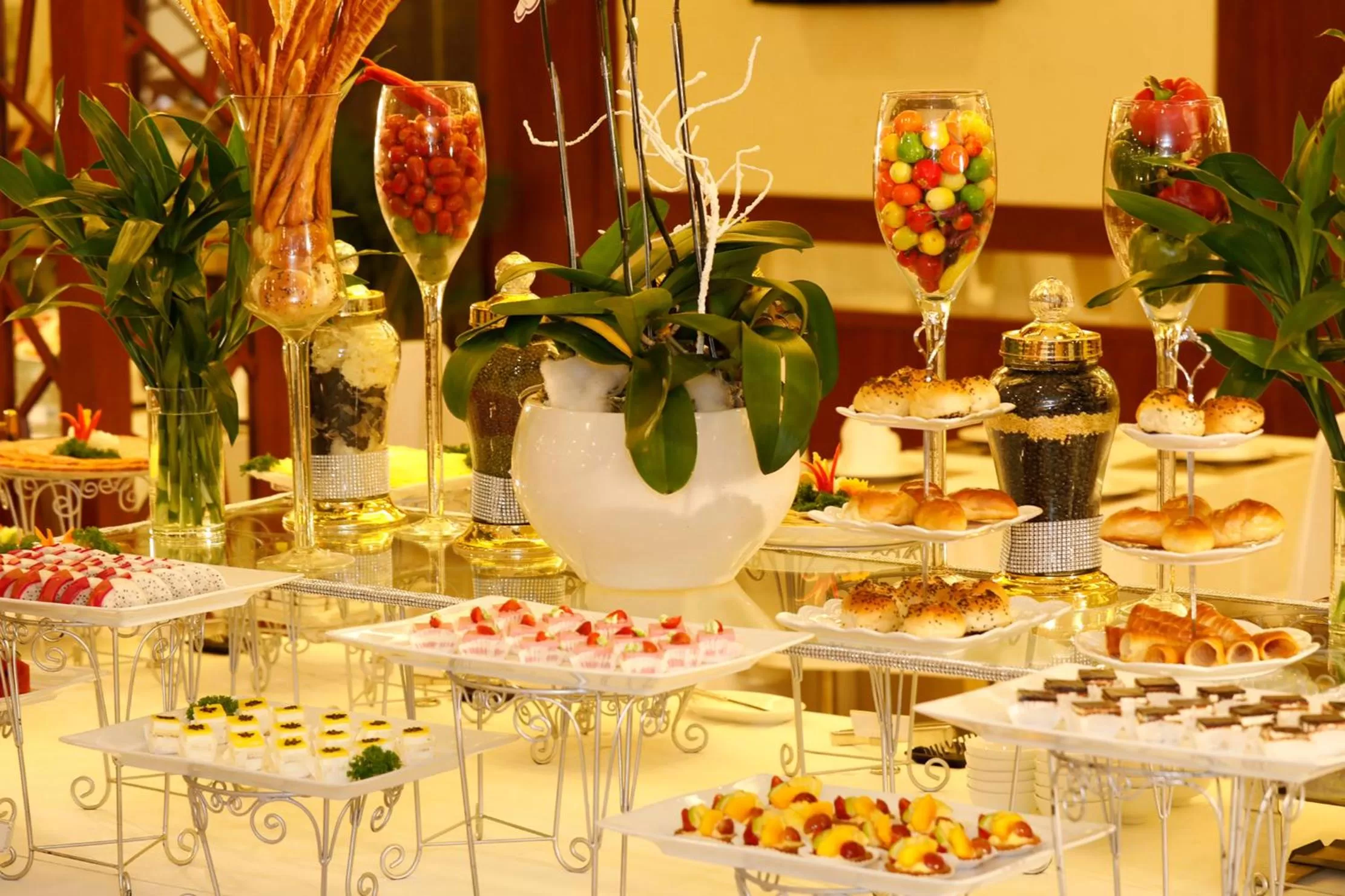 Restaurant/places to eat in Vien Dong Hotel - Near Bui Vien Walking Street