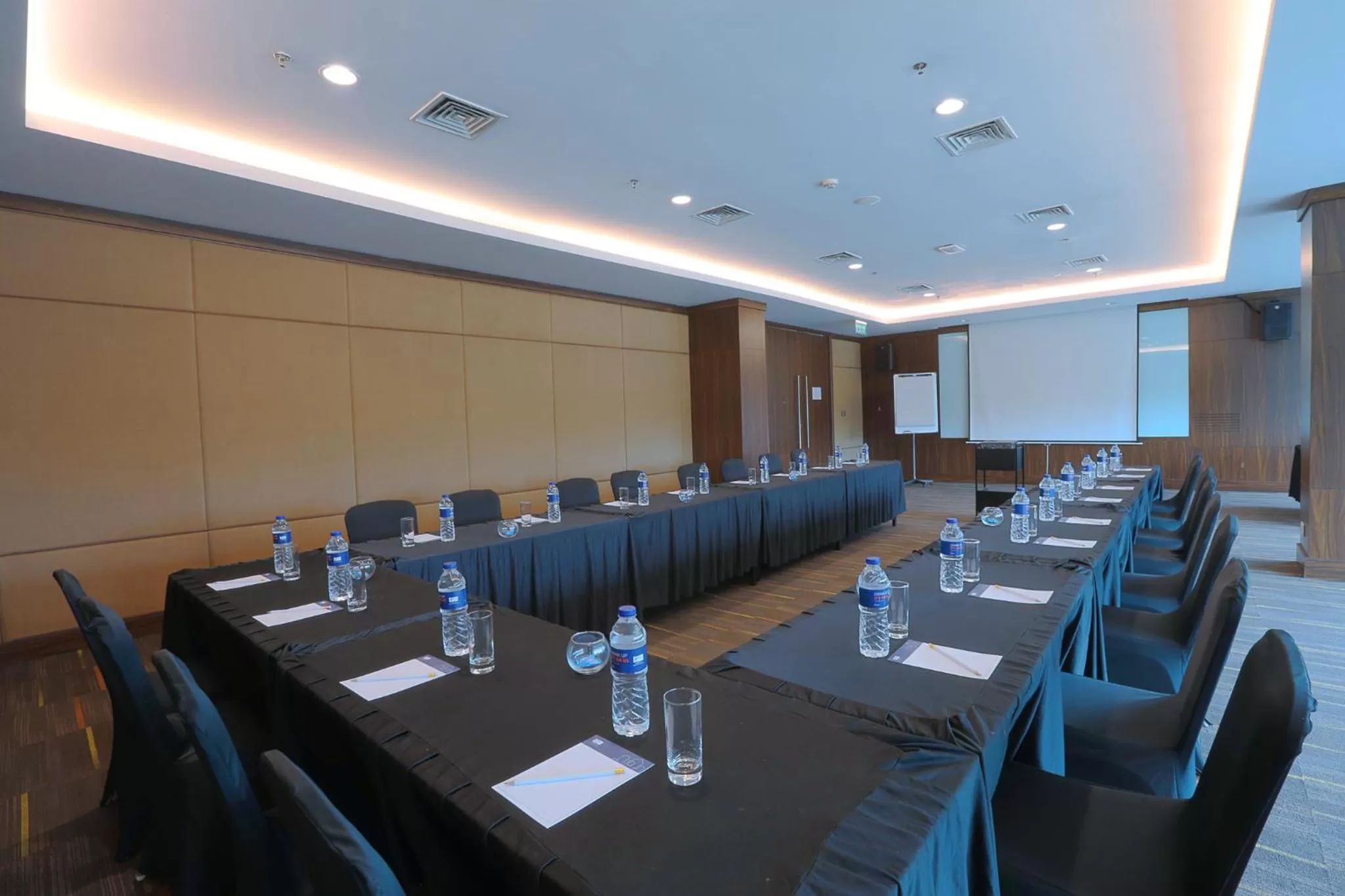 Meeting/conference room in Holiday Inn Express Jakarta International Expo by IHG