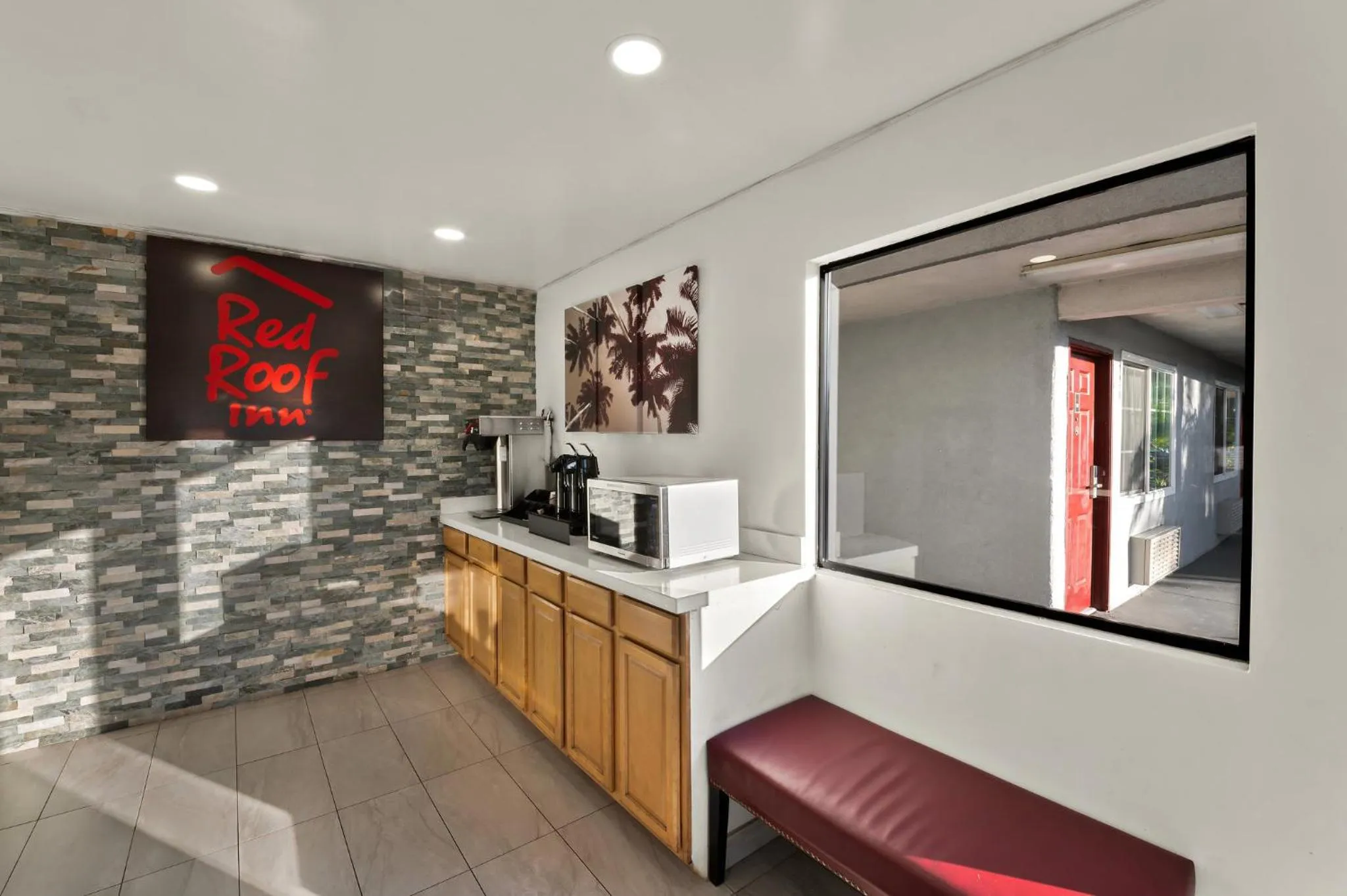 Lobby or reception in Red Roof Inn Los Angeles - Bellflower