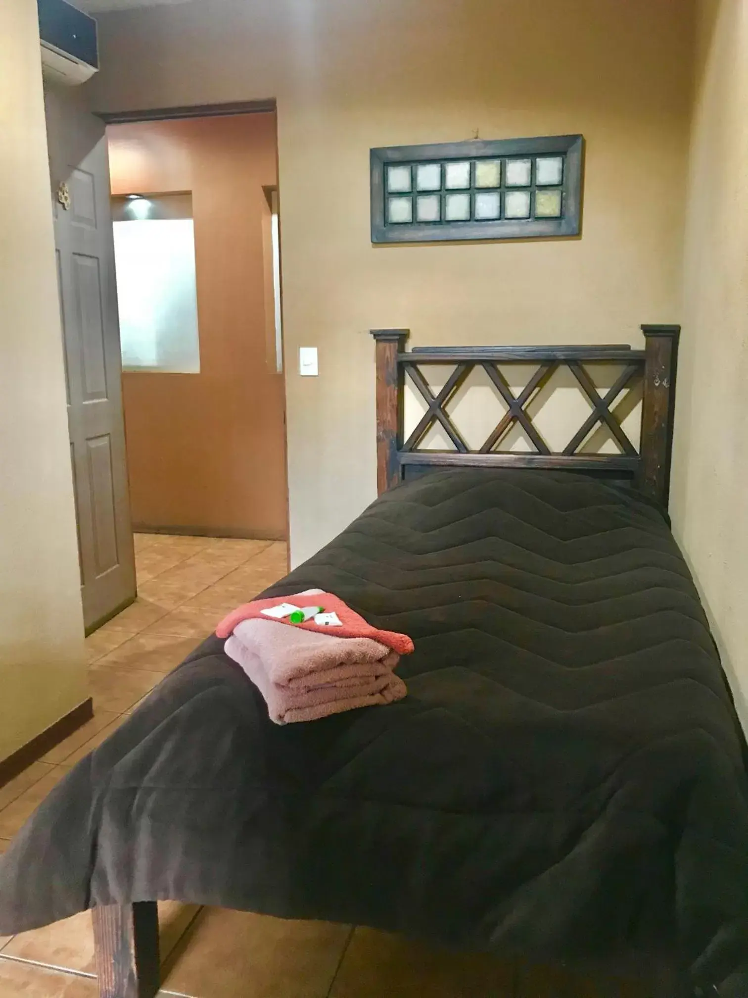 Single Room in Melrost Airport Bed & Breakfast Single Room in Melrost Airport Bed & Breakfast