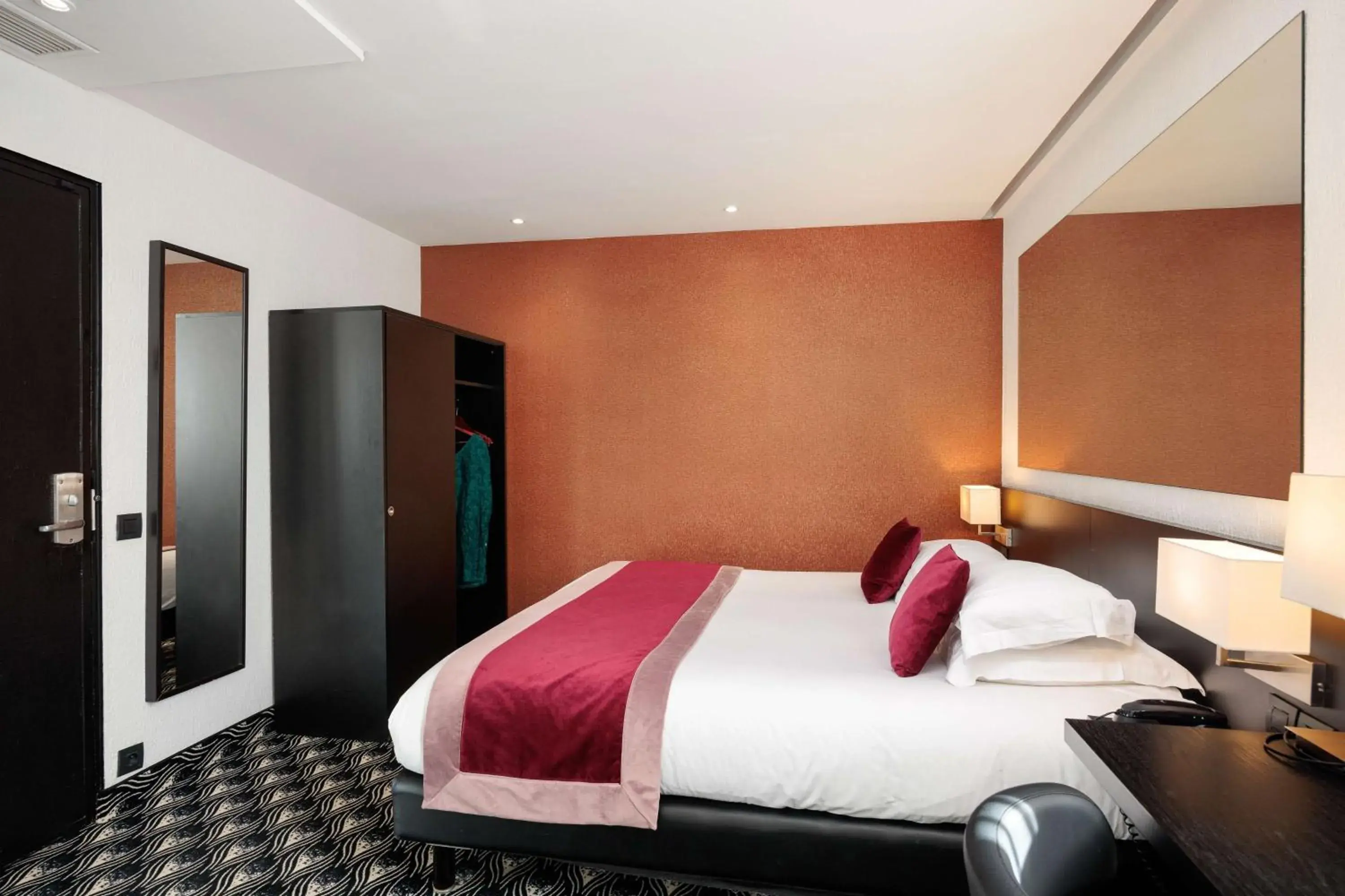 Standard Double Room in Best Western Plus Hôtel Massena Nice Standard Double Room in Best Western Plus Hôtel Massena Nice