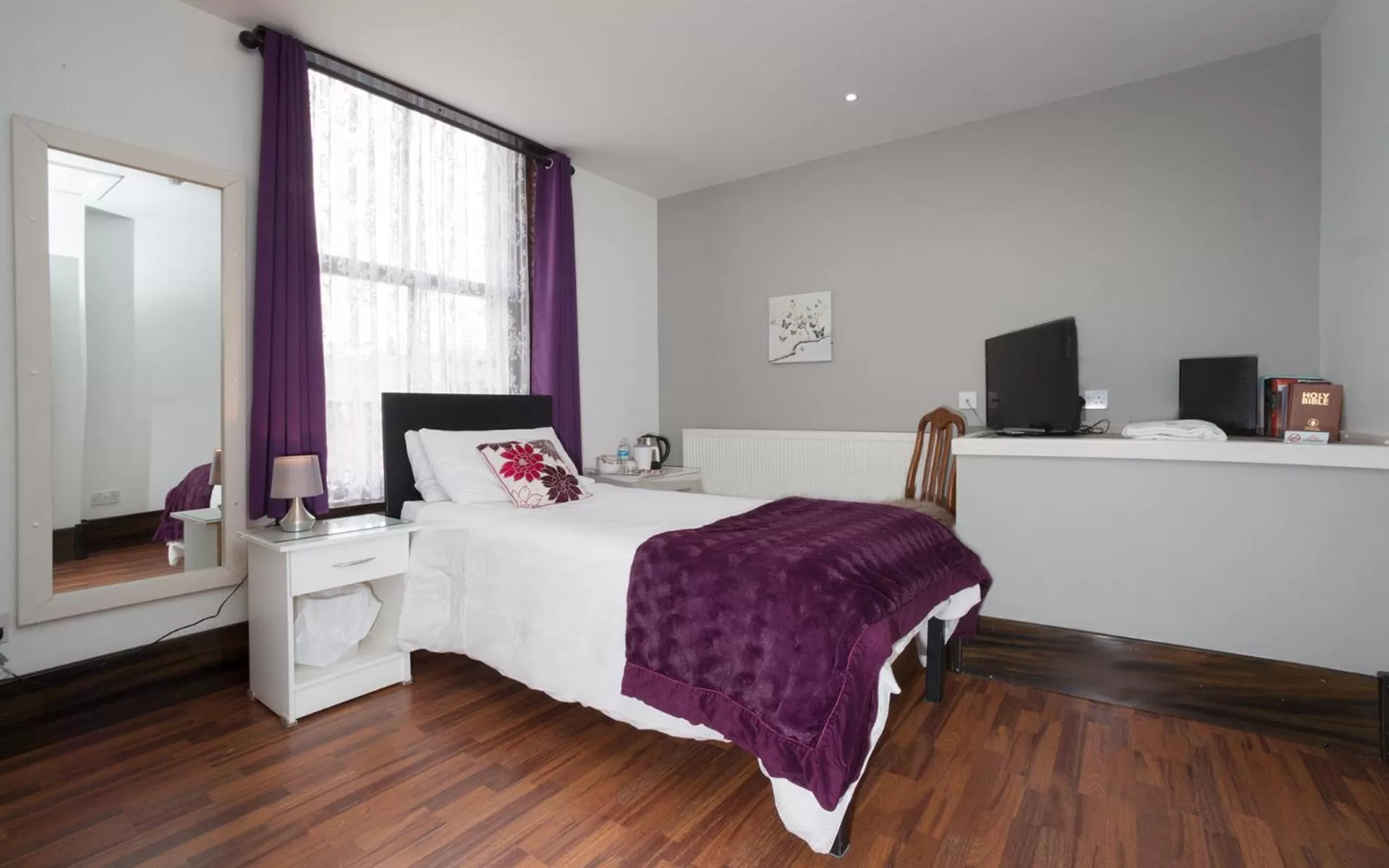 Bedroom, Bed in Breeze Guest House