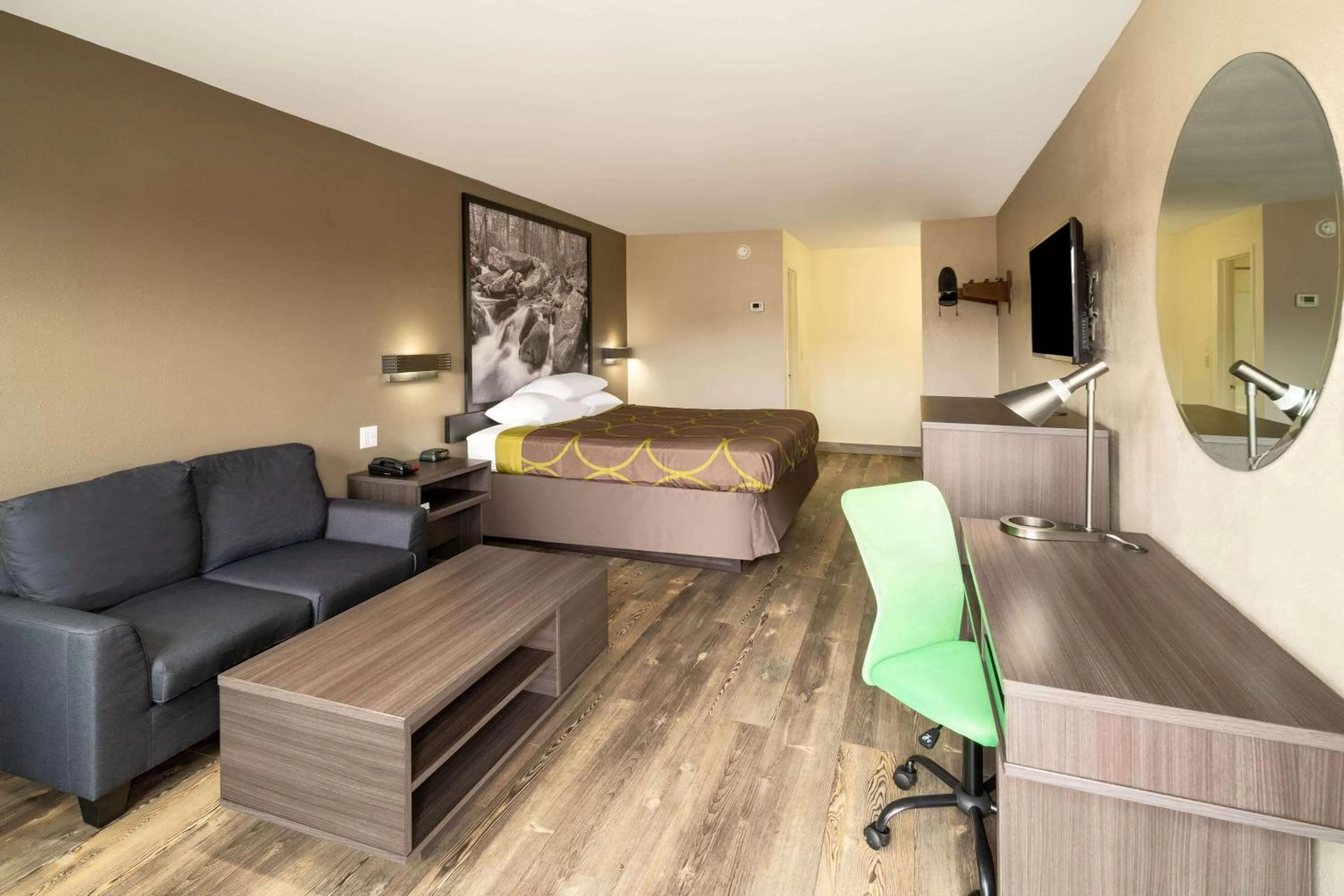 Photo of the whole room in Super 8 by Wyndham Cleveland