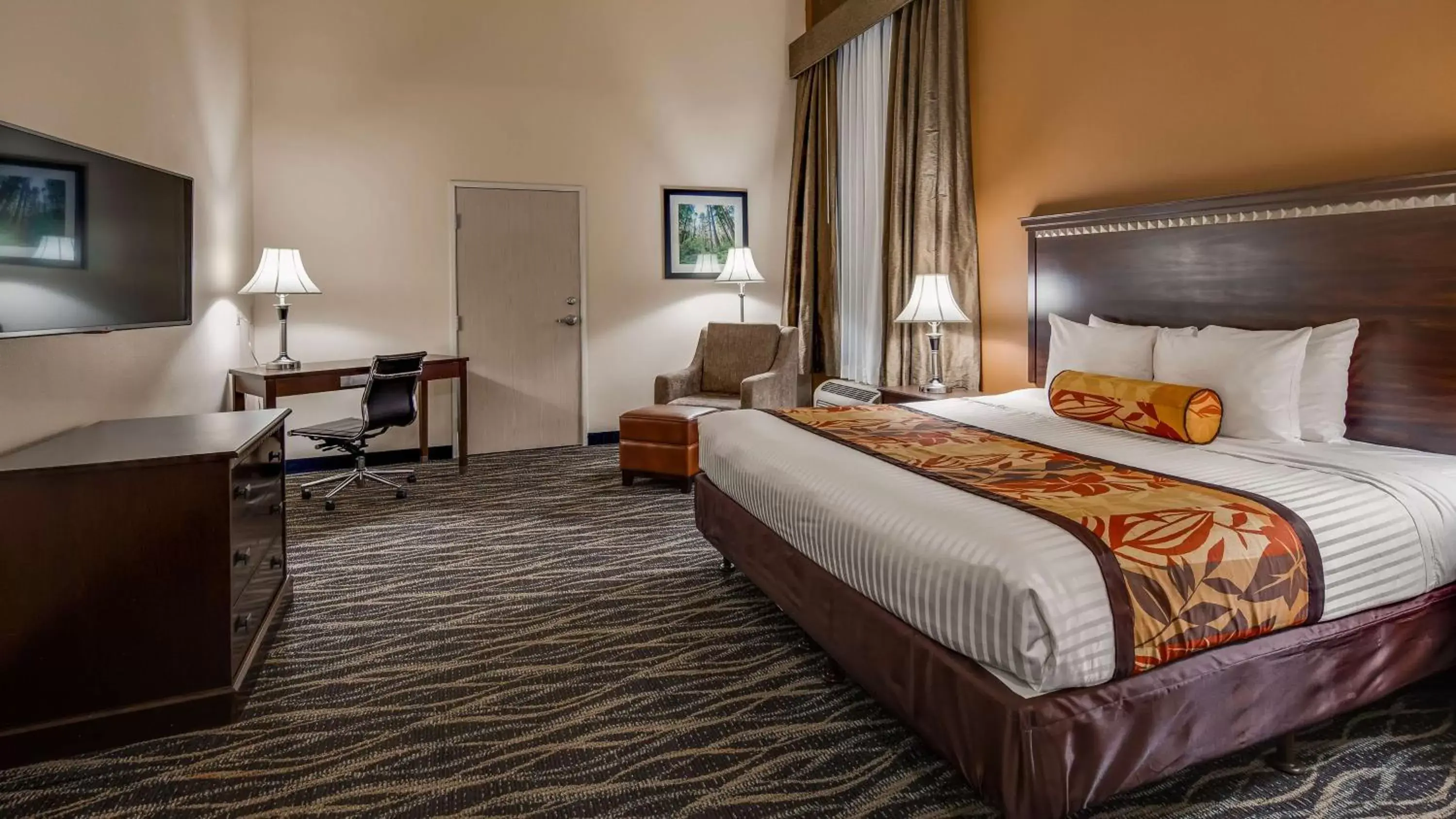 King Room with Bath Tub - Disability Access in Best Western Plus Battleground Inn & Suites King Room with Bath Tub - Disability Access in Best Western Plus Battleground Inn & Suites