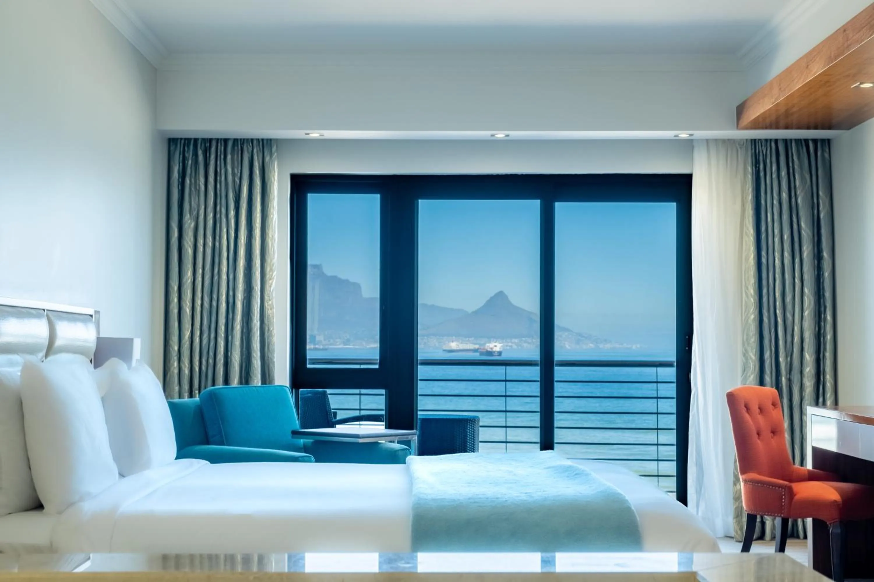 Bed in Blaauwberg Beach Hotel