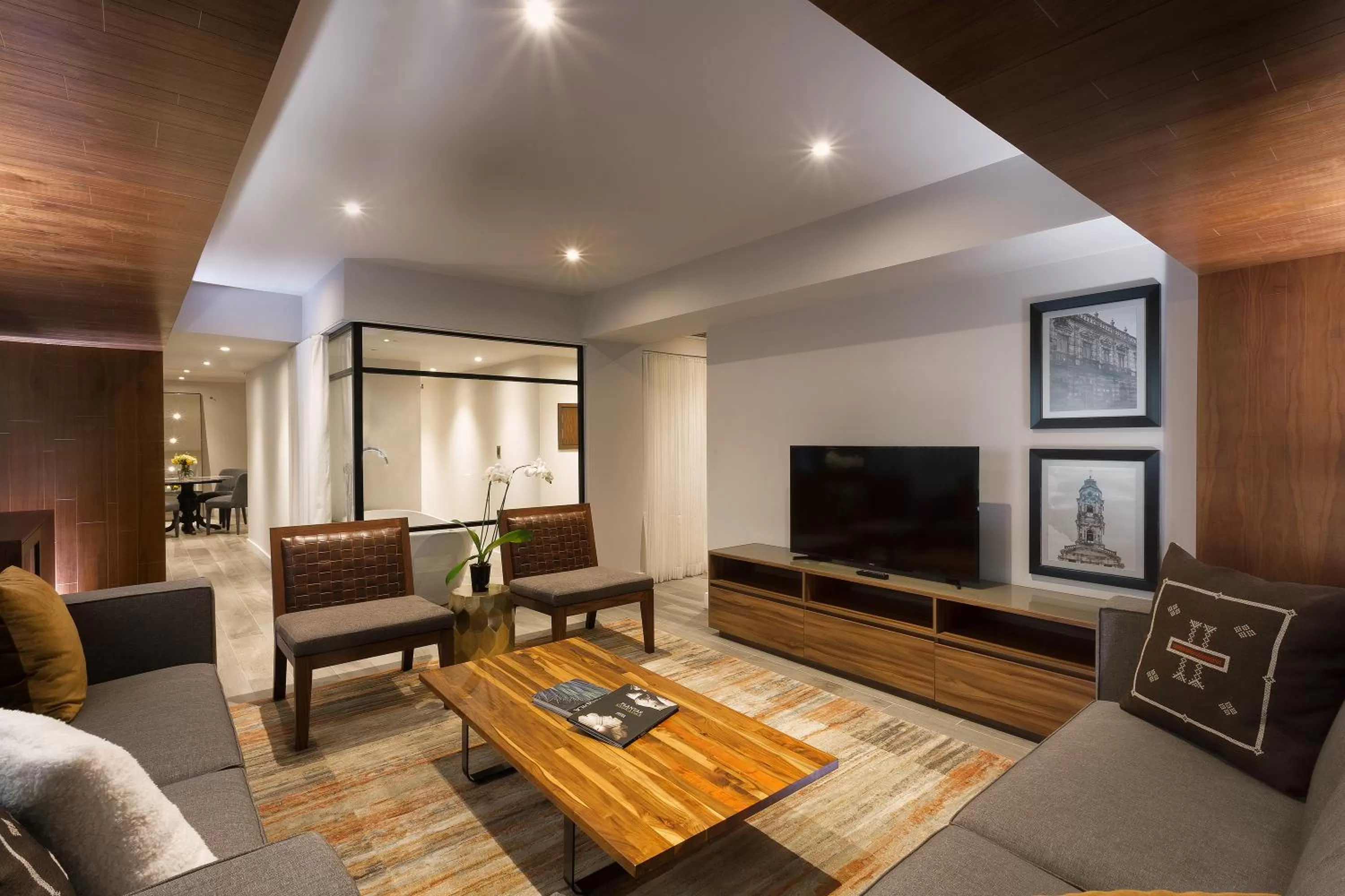 Living room in Hotel Indigo Guadalajara Expo by IHG