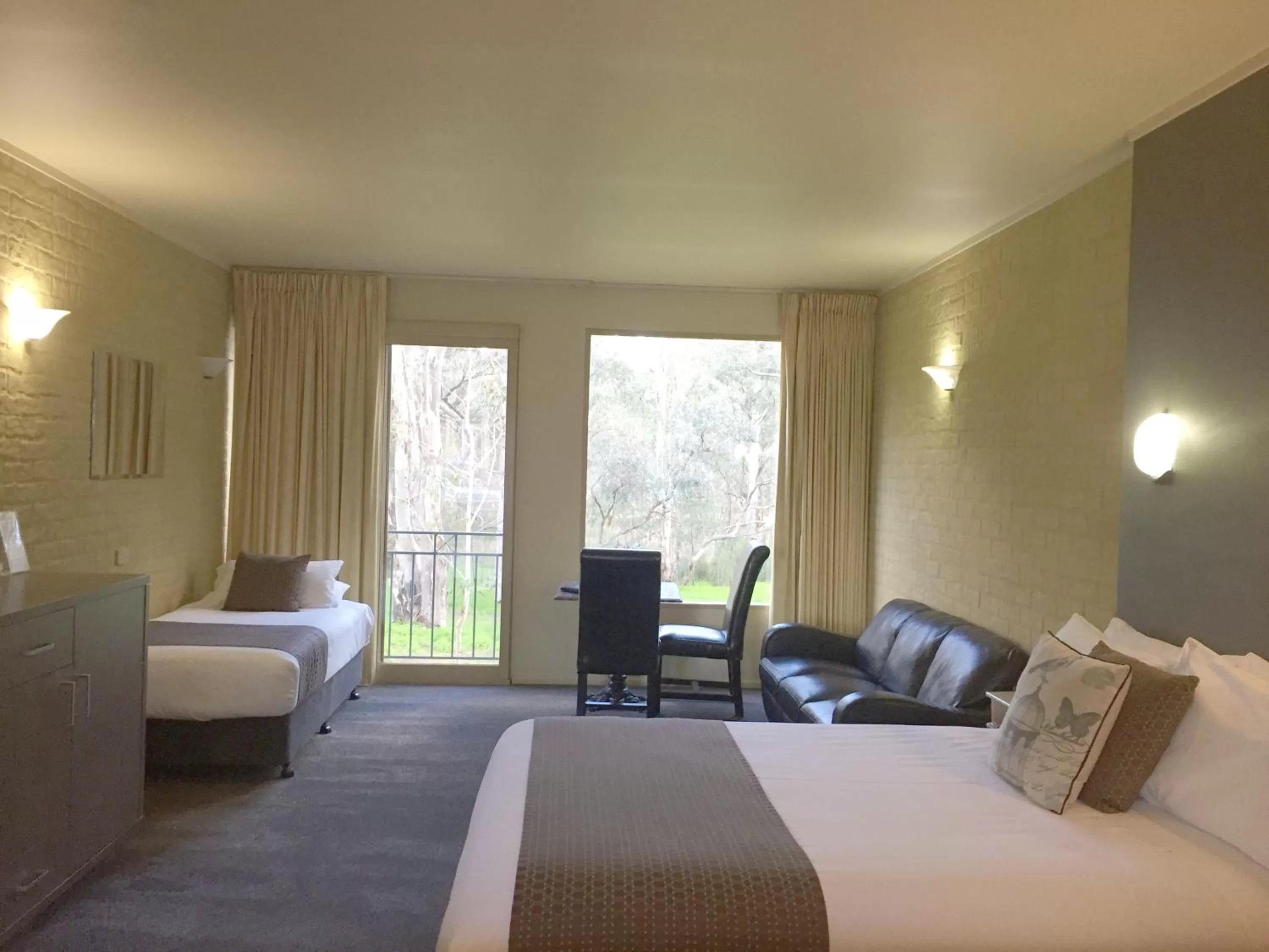 Garden view, Bed in Madison Spa Motel - Adults Only