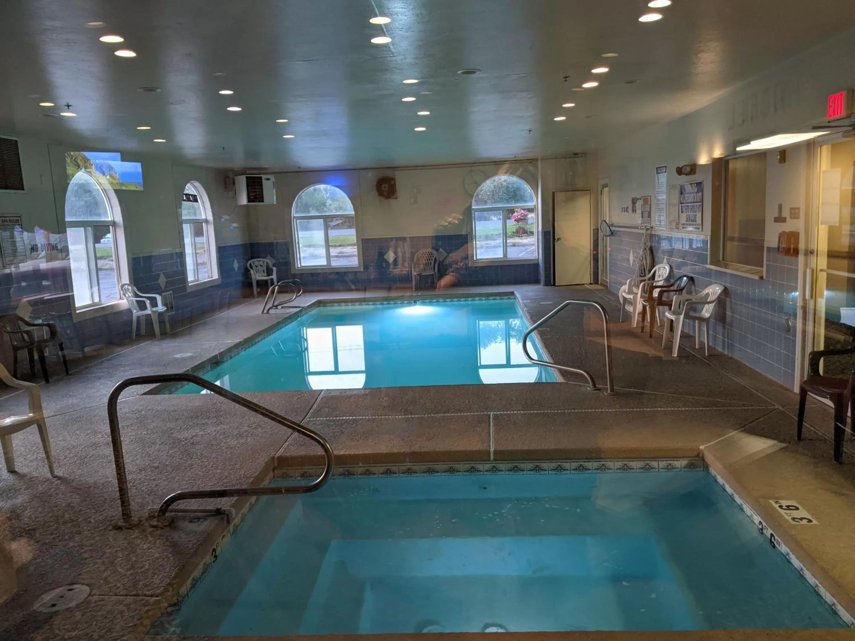 Swimming pool in Horizon Hotel